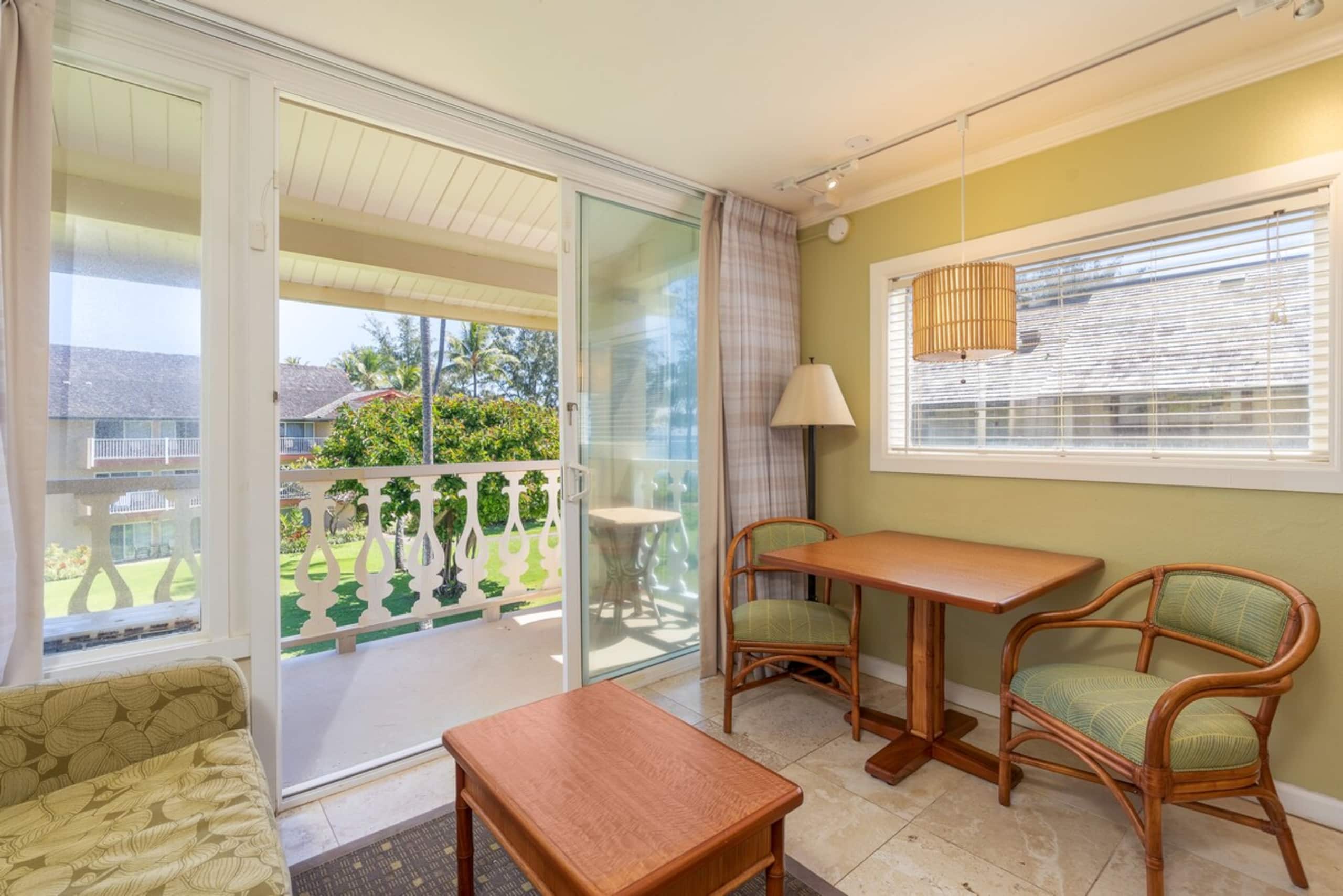 Relaxed escape w/ lanai & pool access - Photo 8
