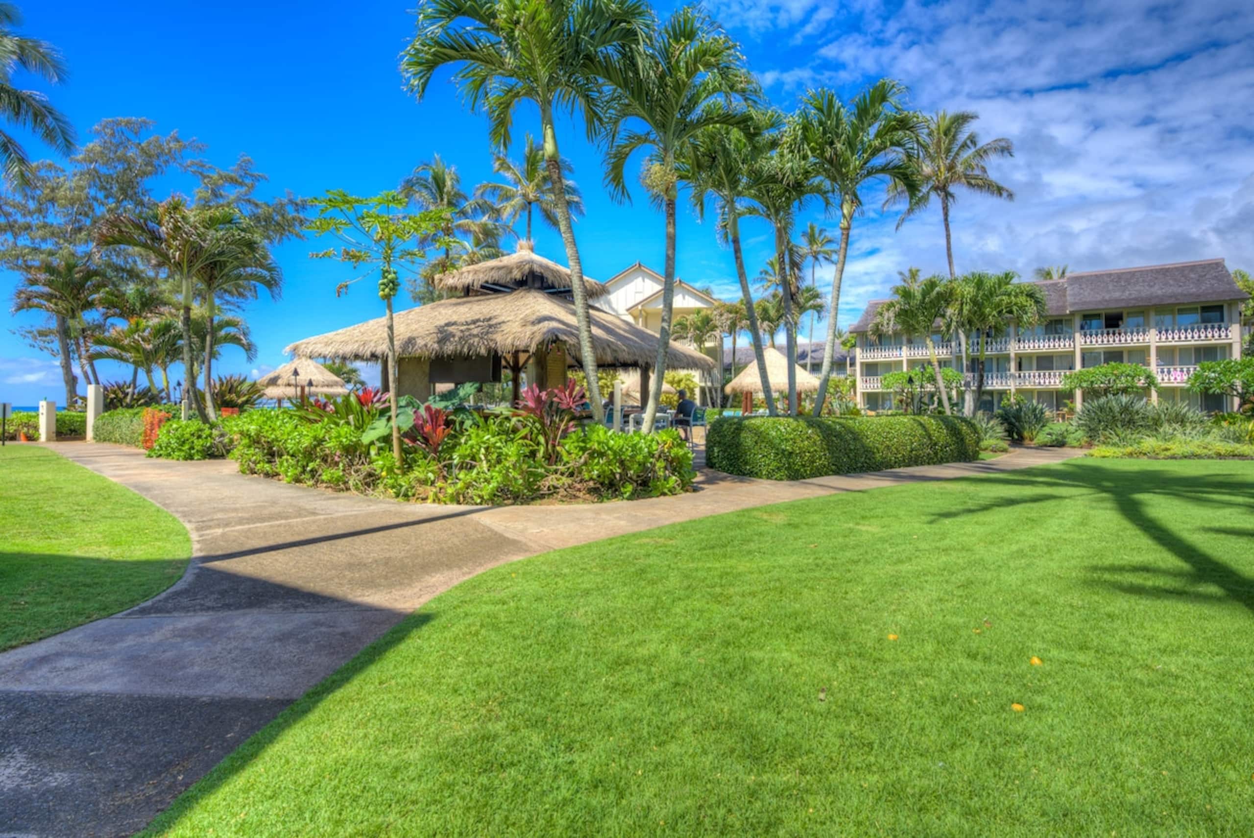 Relaxed escape w/ lanai & pool access - Photo 18