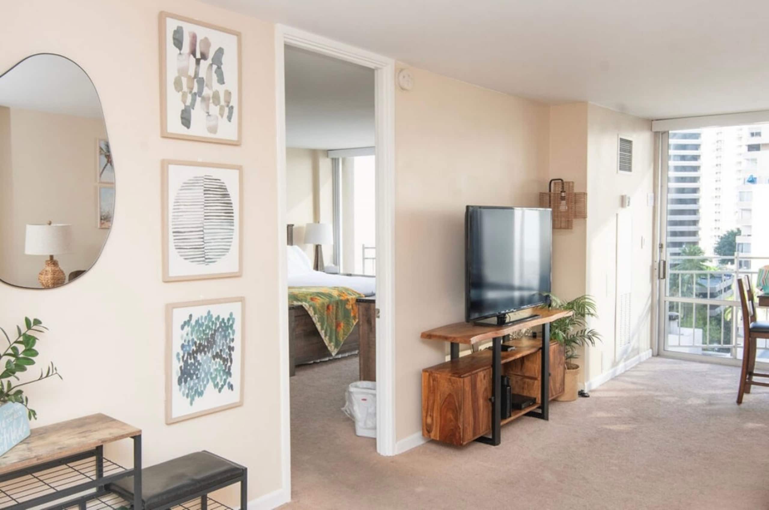 Waikiki City View - Walk to the beach 1BR - Photo 4