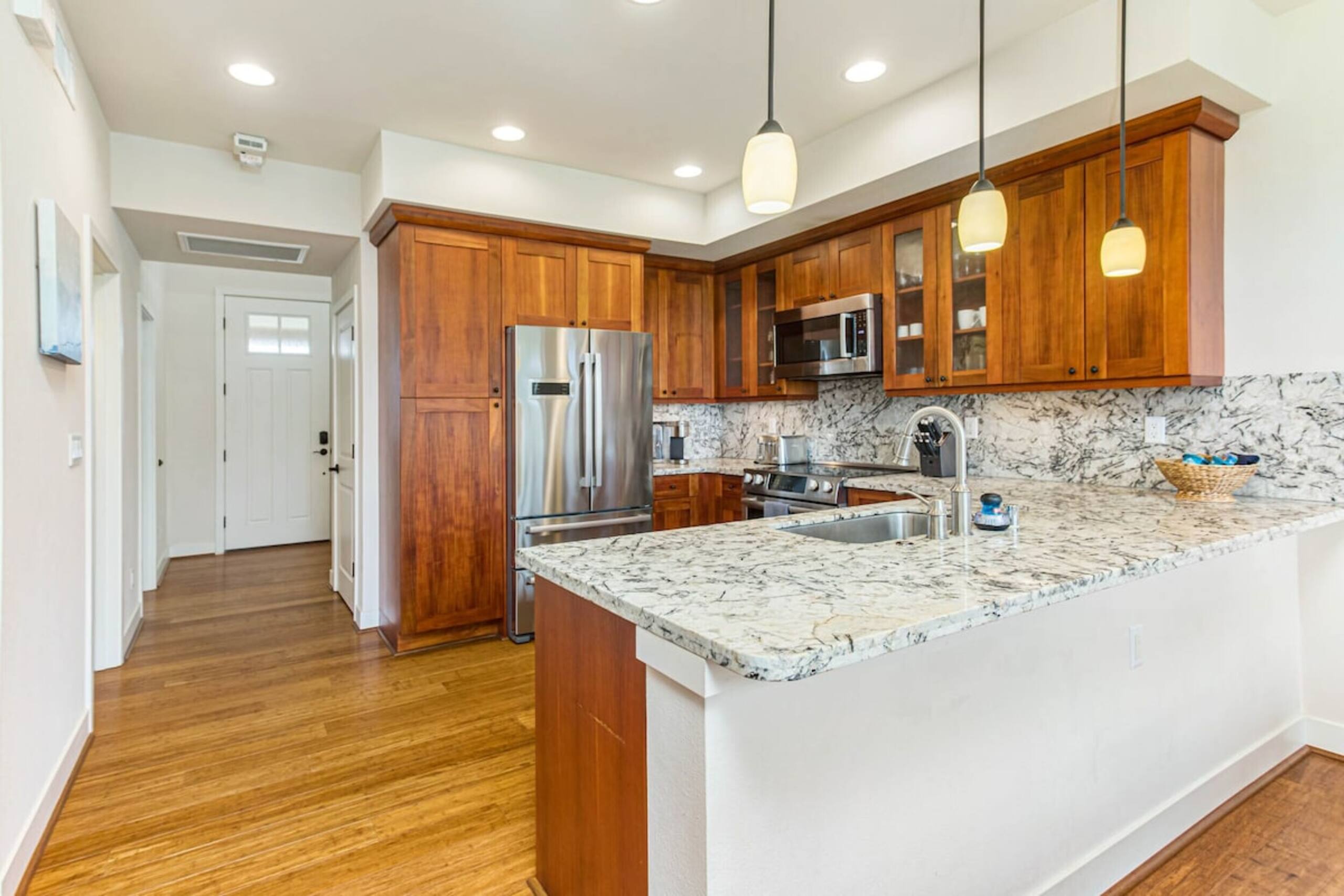 Walk to beach Spacious top floor townhome,AC+Pool - Photo 7