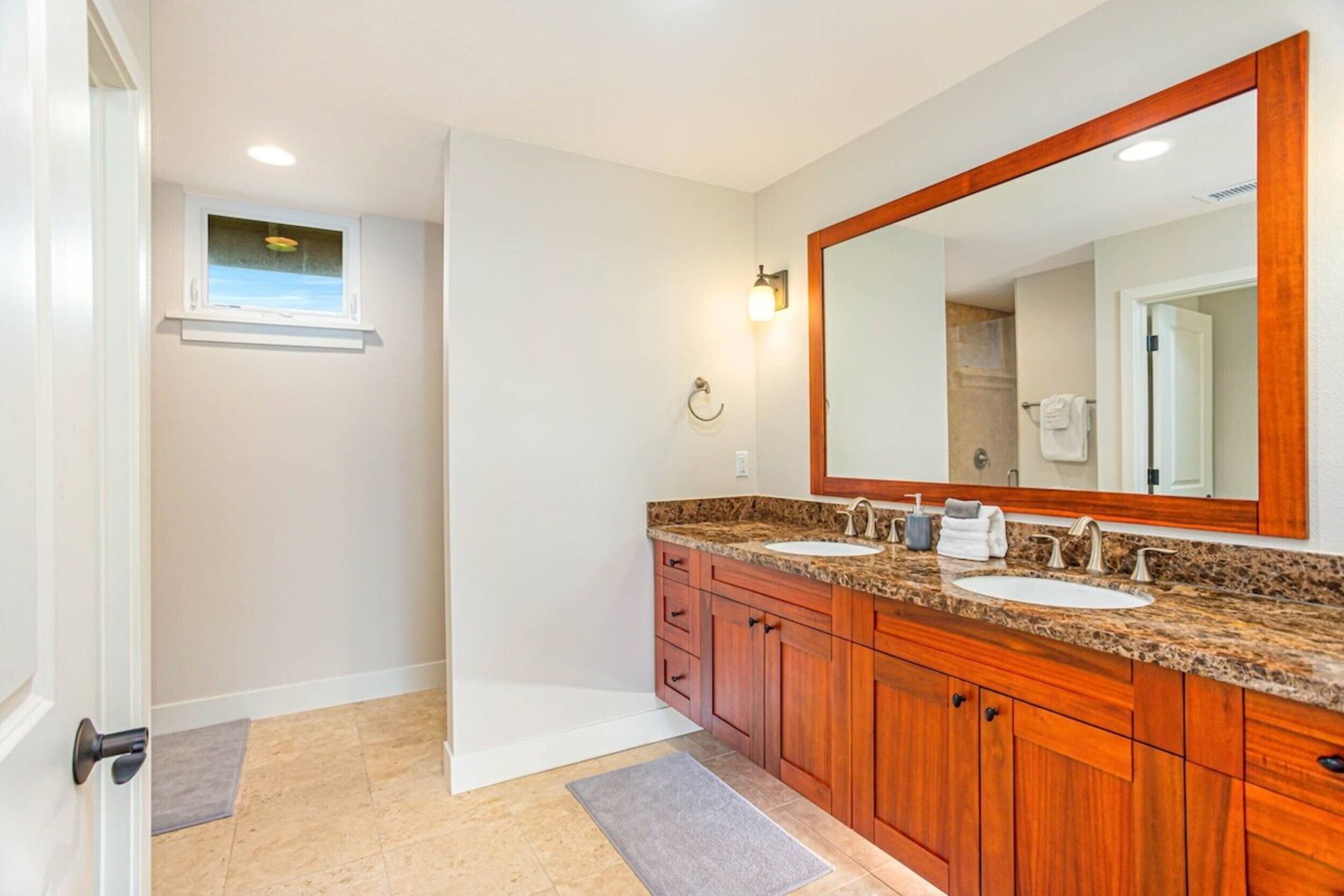 Walk to beach Spacious top floor townhome,AC+Pool - Photo 33