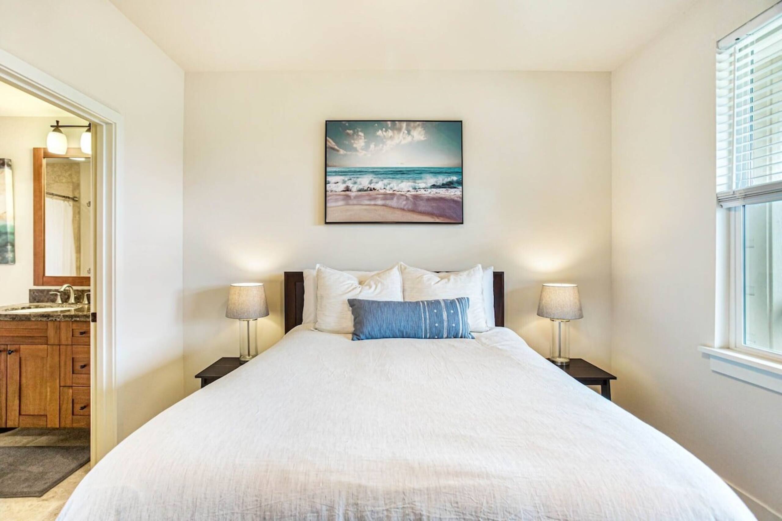 Walk to beach Spacious top floor townhome,AC+Pool - Photo 27
