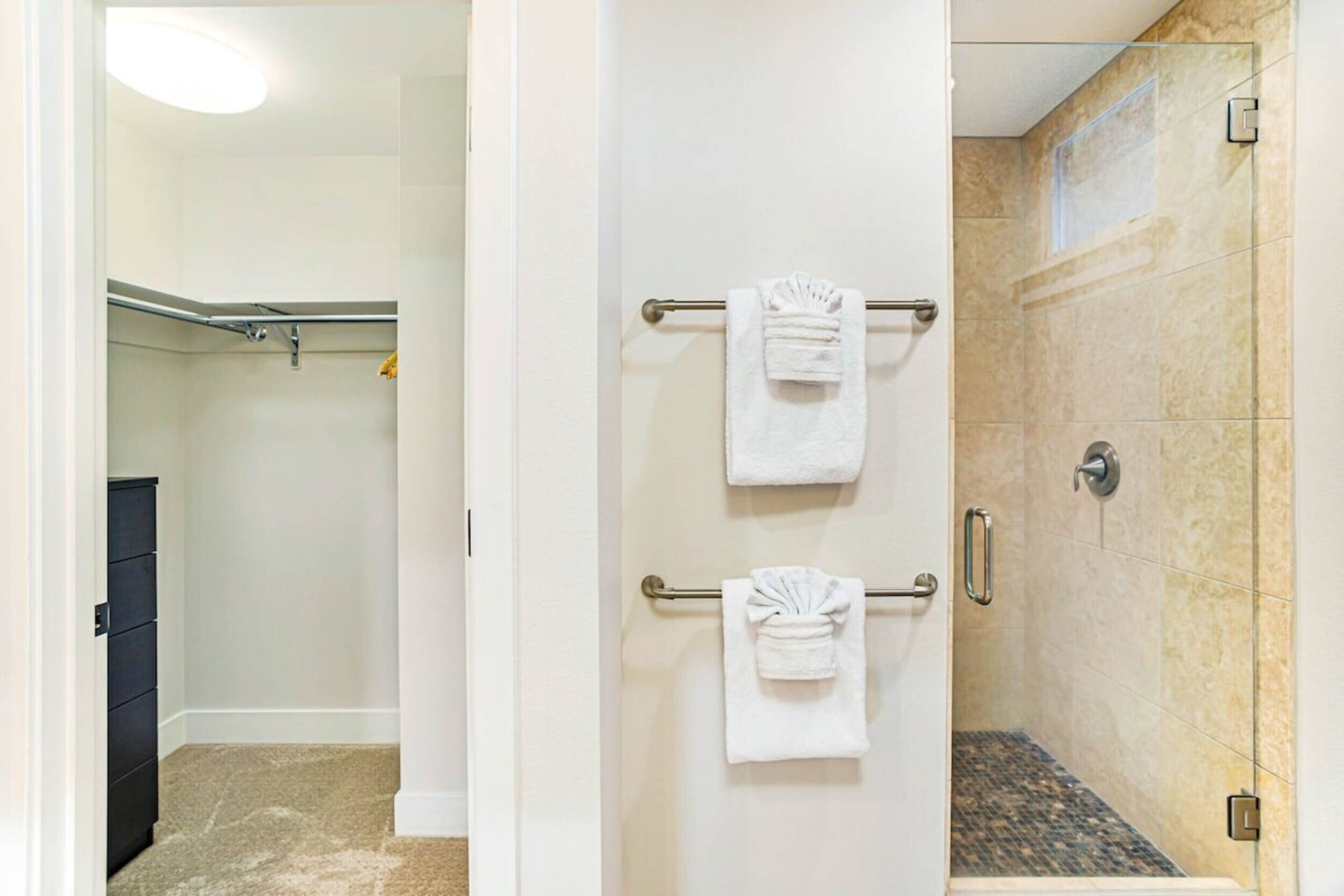 Walk to beach Spacious top floor townhome,AC+Pool - Photo 11