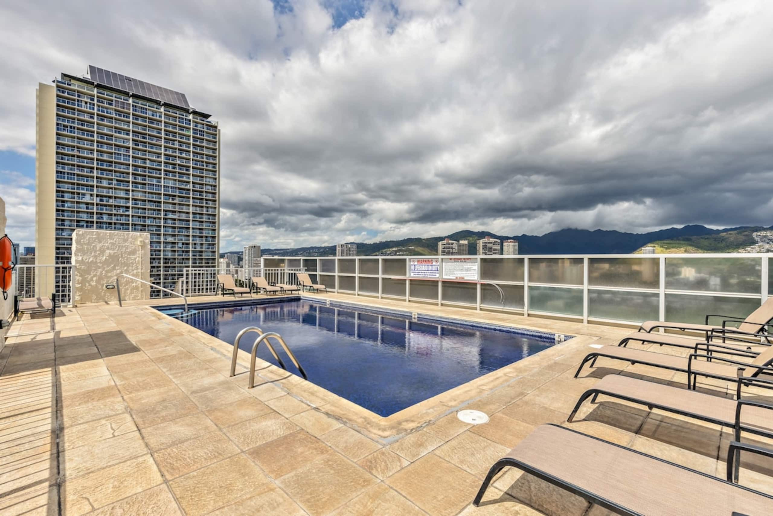 Modern Paradise Getaway in Central Waikiki /w pkng - Photo 24