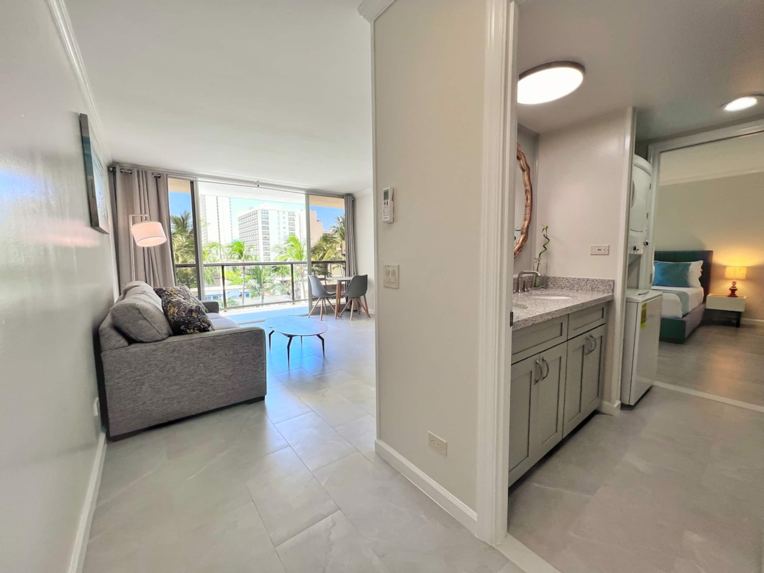 Modern Paradise Getaway in Central Waikiki /w pkng - Photo 10
