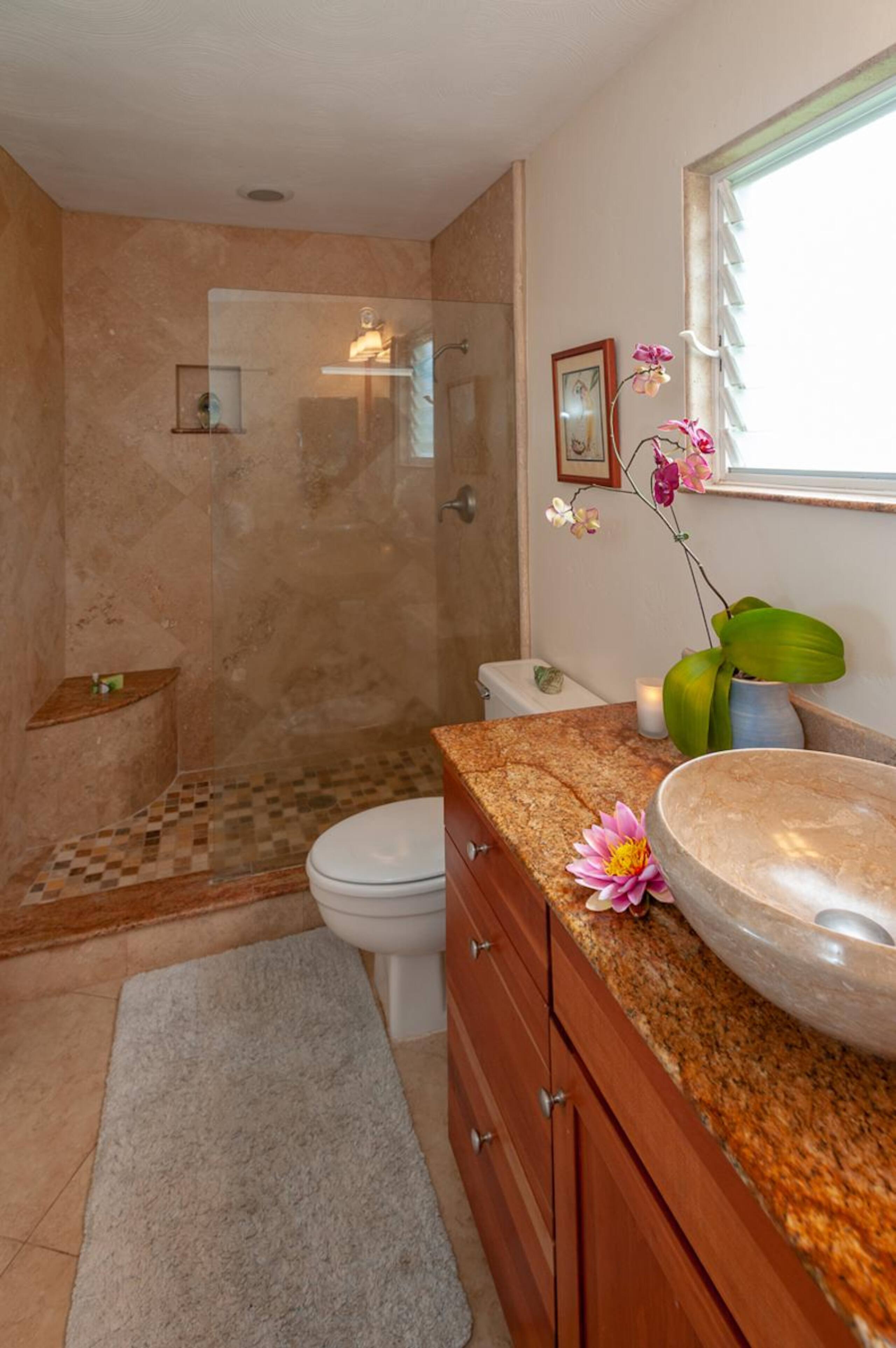 Oceanfront condo with incredible views - Photo 19