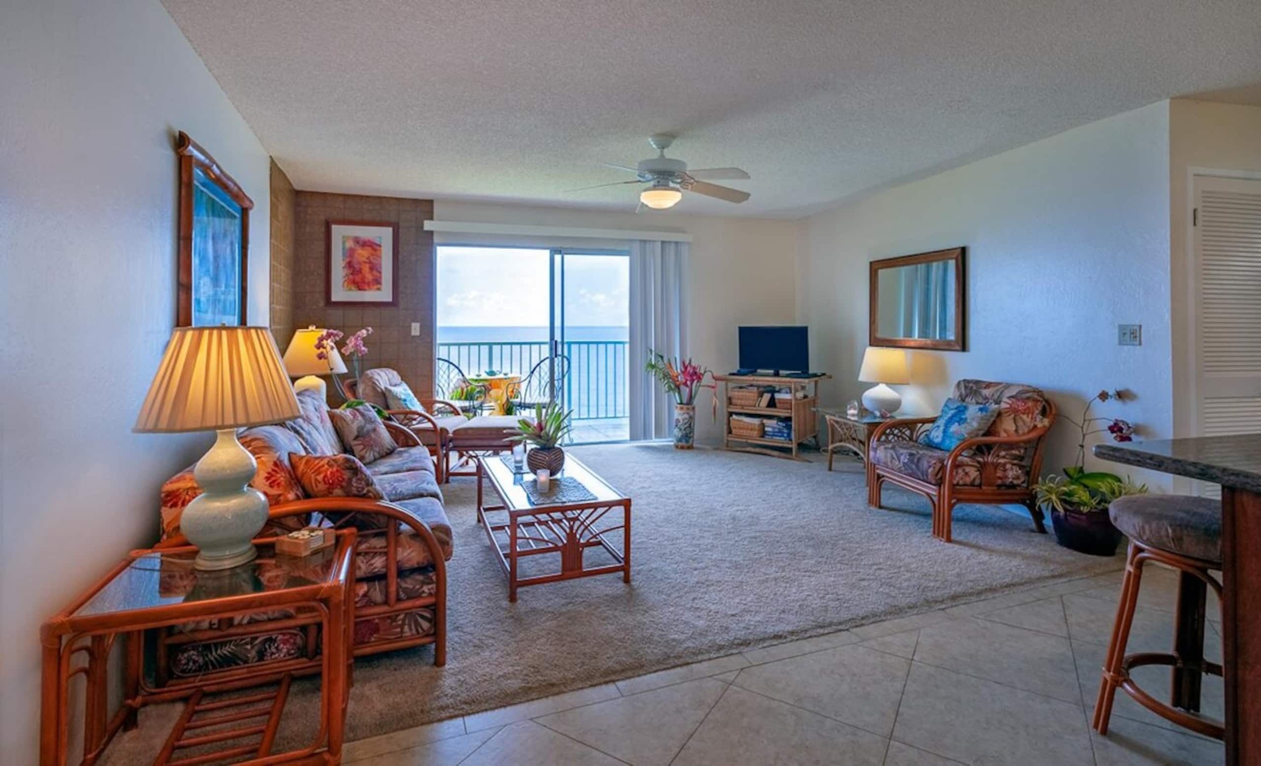 Oceanfront condo with incredible views - Photo 13