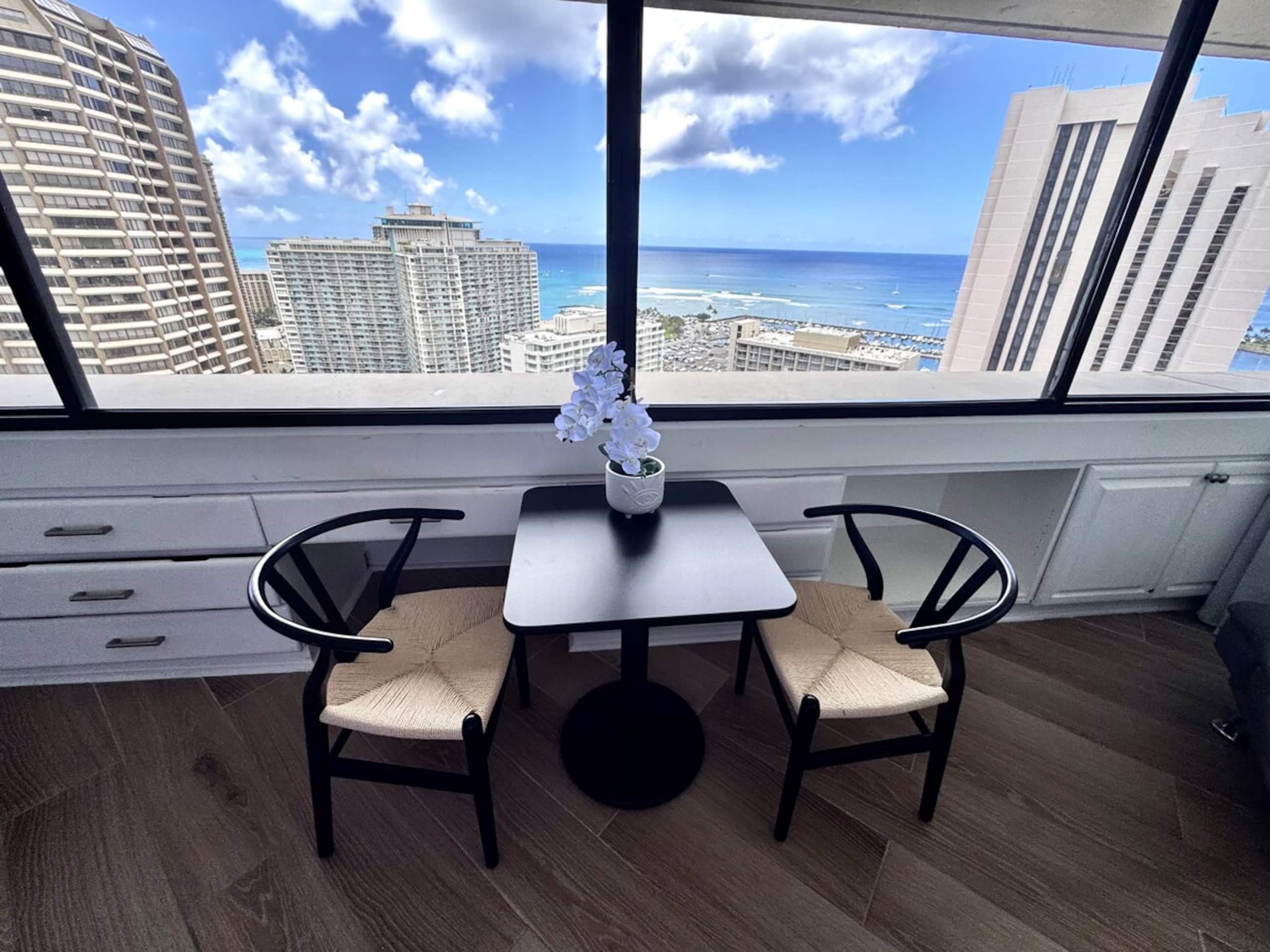 Free Parking/Ocean View/Steps to Beach & Mall 33F - Photo 9