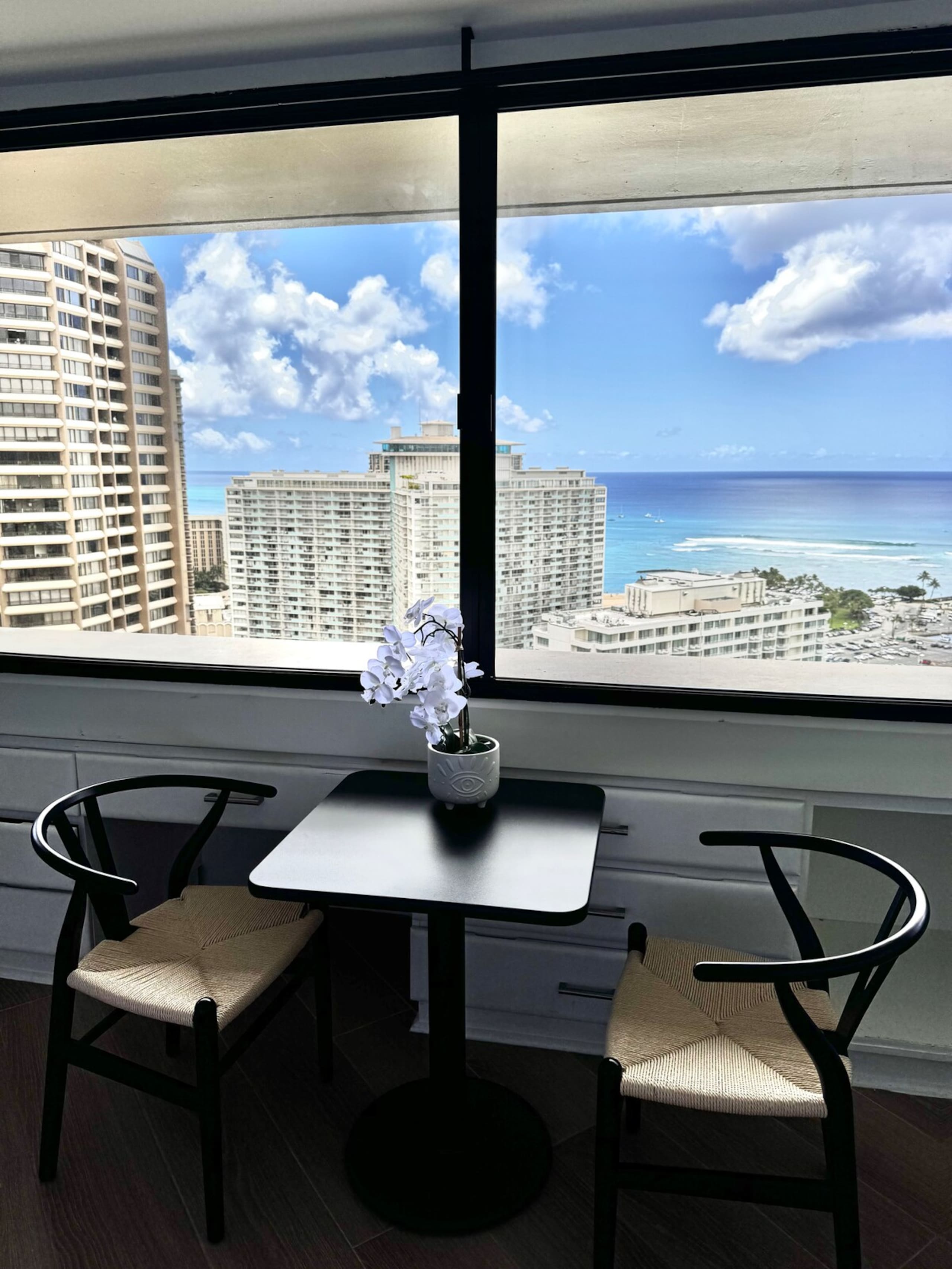 Free Parking/Ocean View/Steps to Beach & Mall 33F - Photo 10