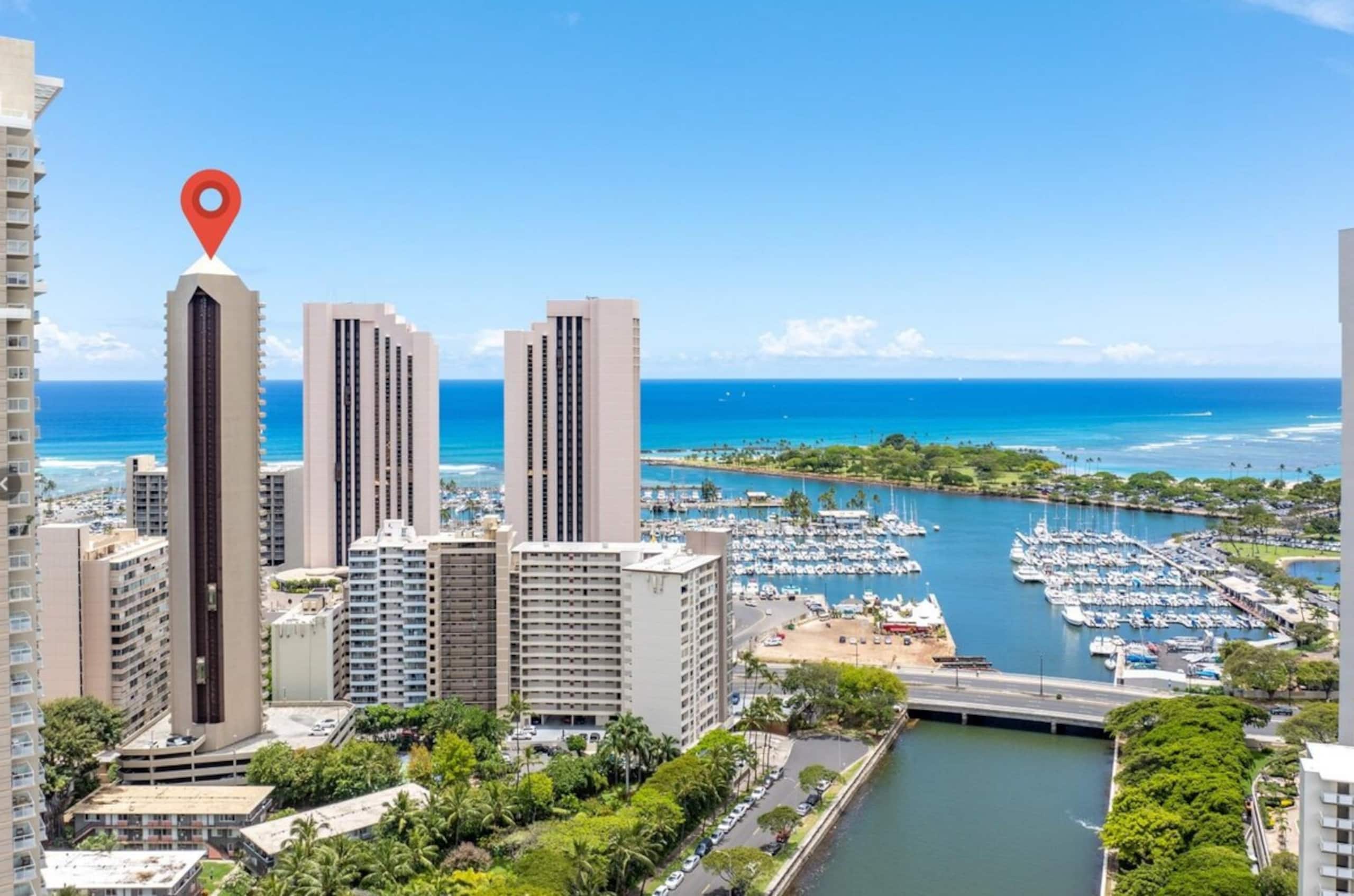 Free Parking/Ocean View/Steps to Beach & Mall 33F - Photo 14