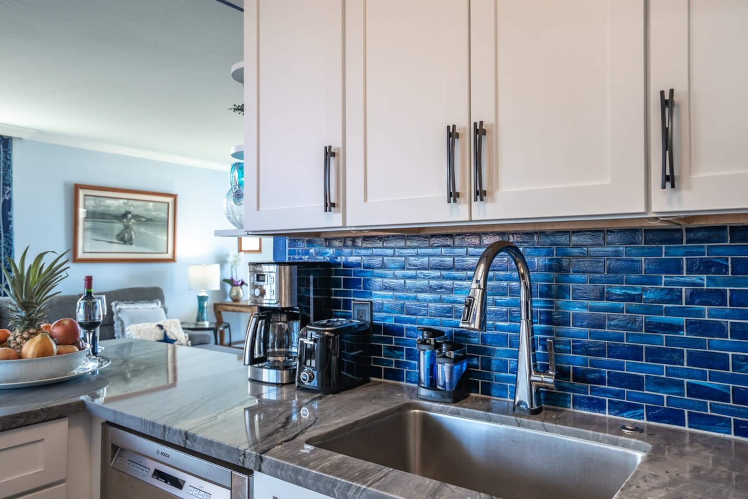 Beautifully 2-BR Oceanfront Condo - Photo 7