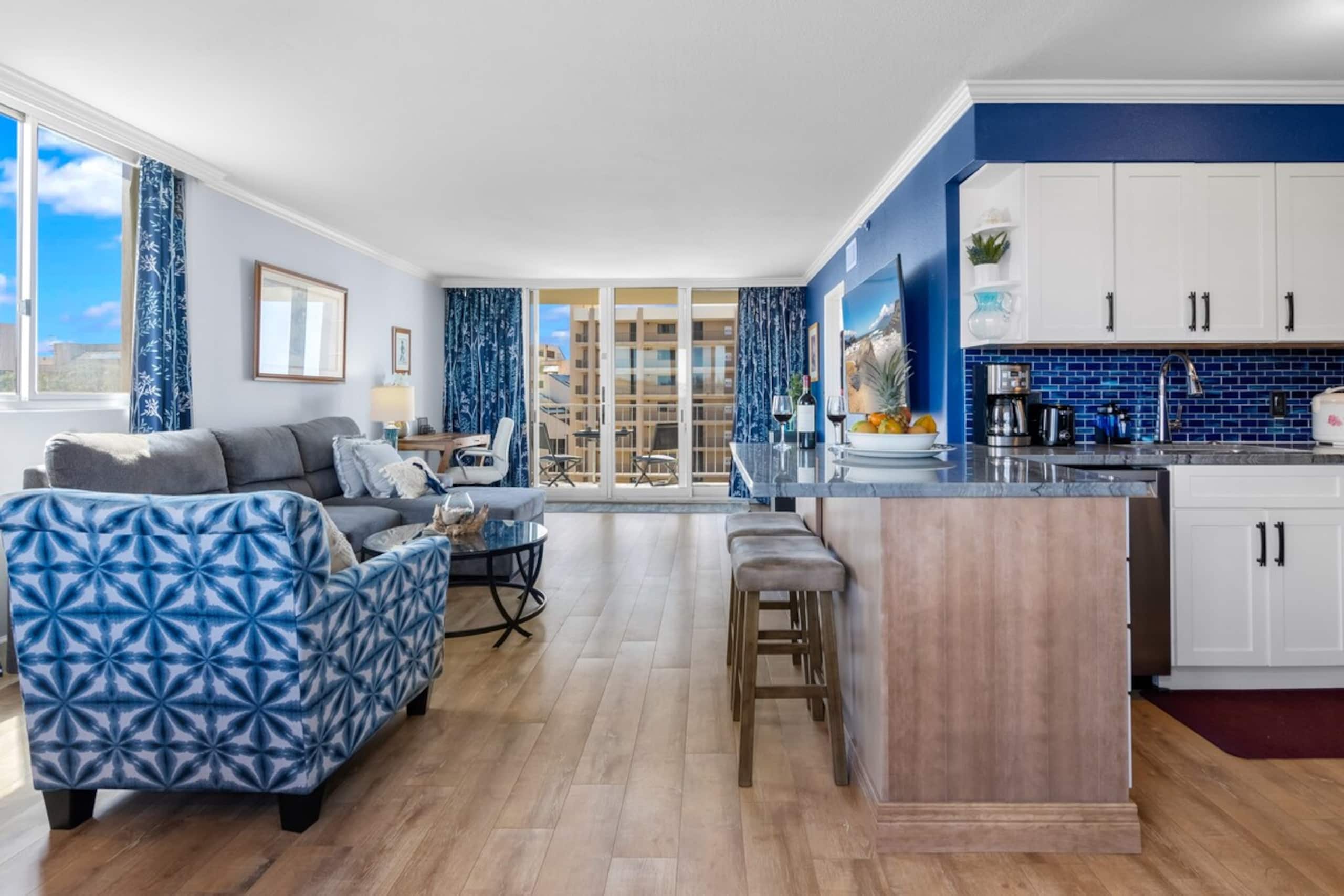 Beautifully 2-BR Oceanfront Condo - Photo 3