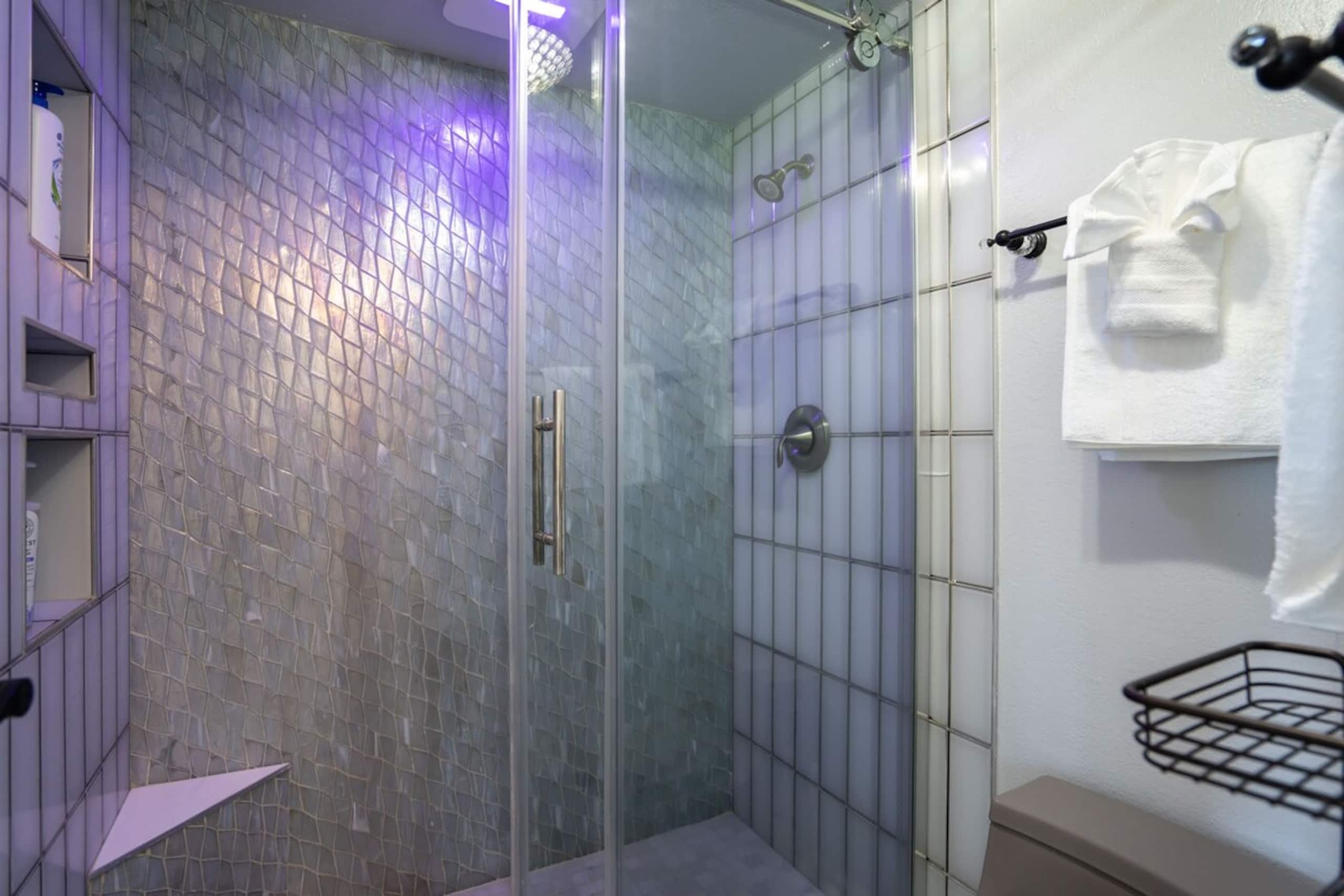 Beautifully 2-BR Oceanfront Condo - Photo 14