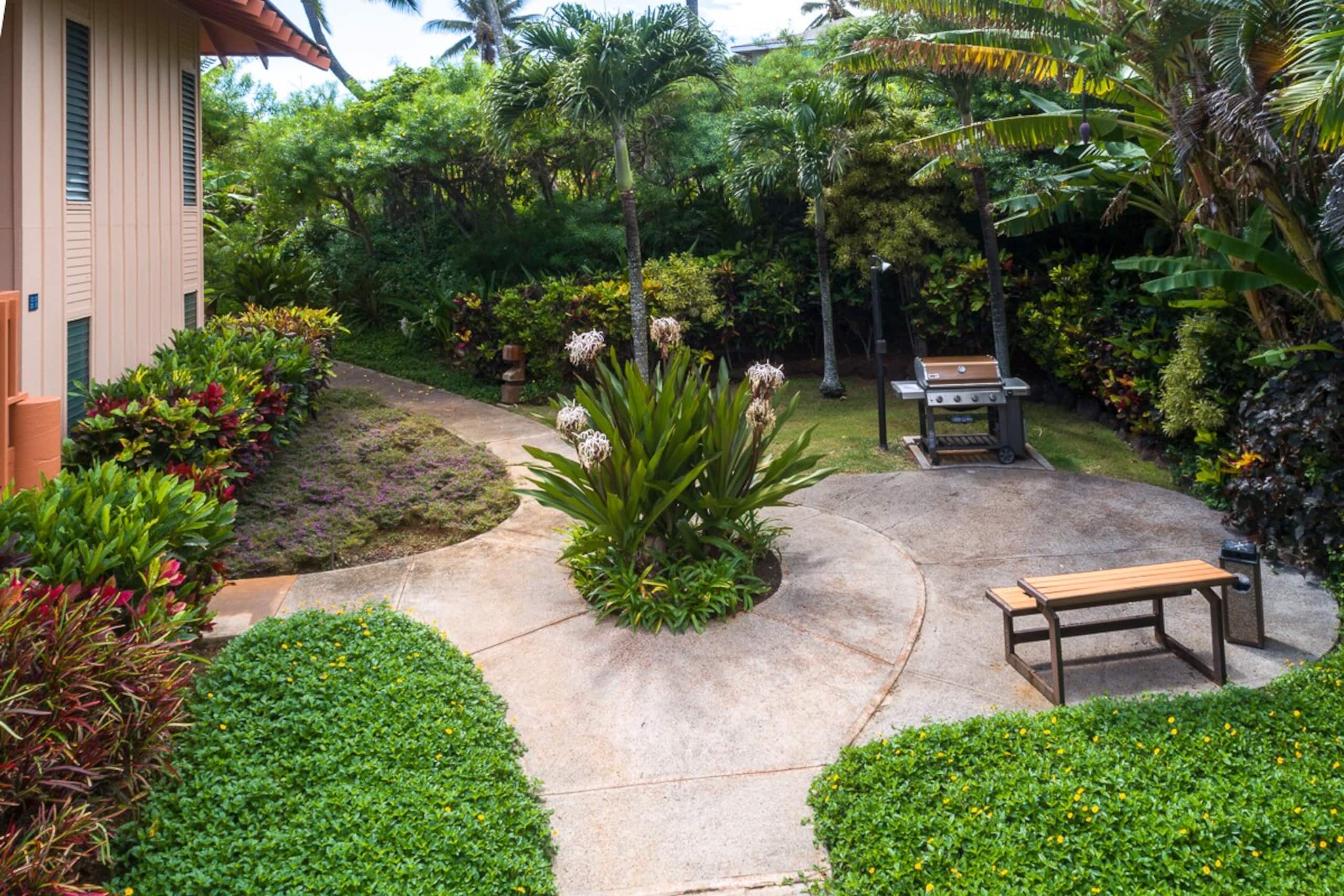 Poipu beachfront condo w/ lanai and pool access - Photo 33