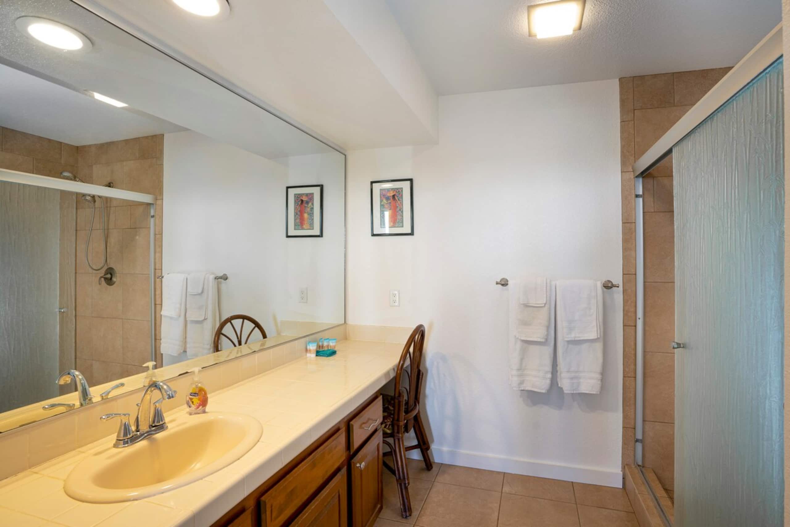 Poipu beachfront condo w/ lanai and pool access - Photo 34
