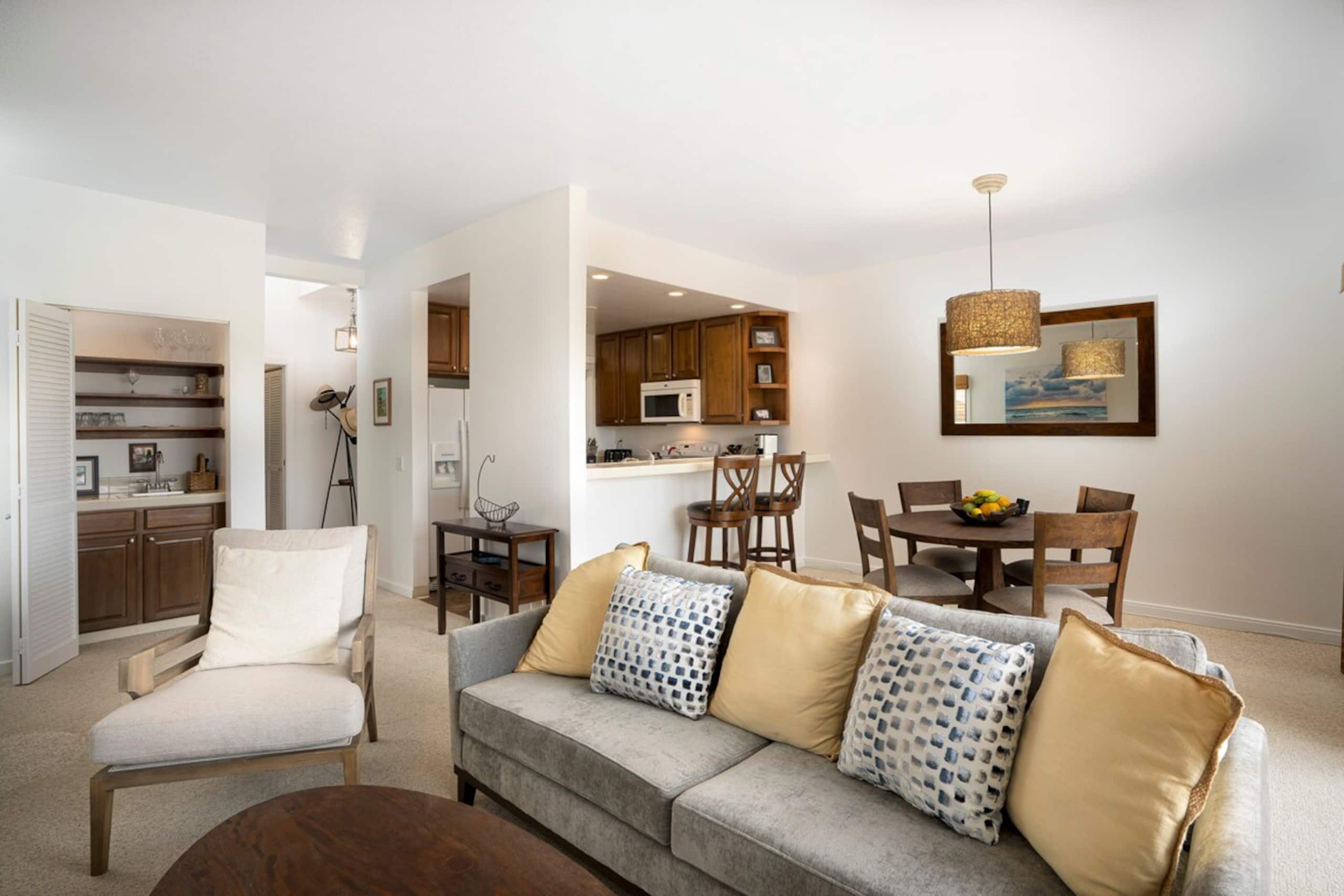 Poipu beachfront condo w/ lanai and pool access - Photo 9