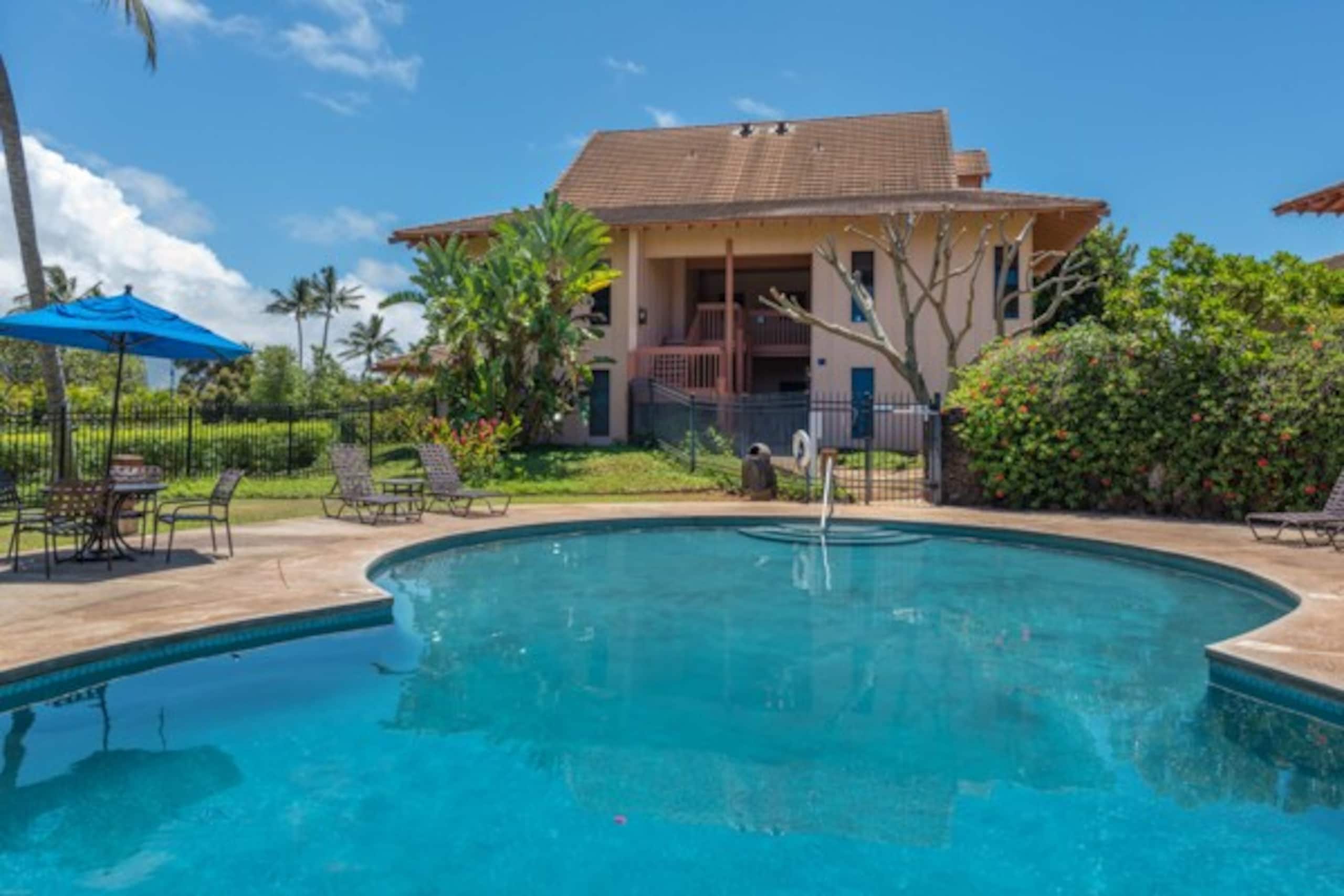 Poipu beachfront condo w/ lanai and pool access - Photo 3