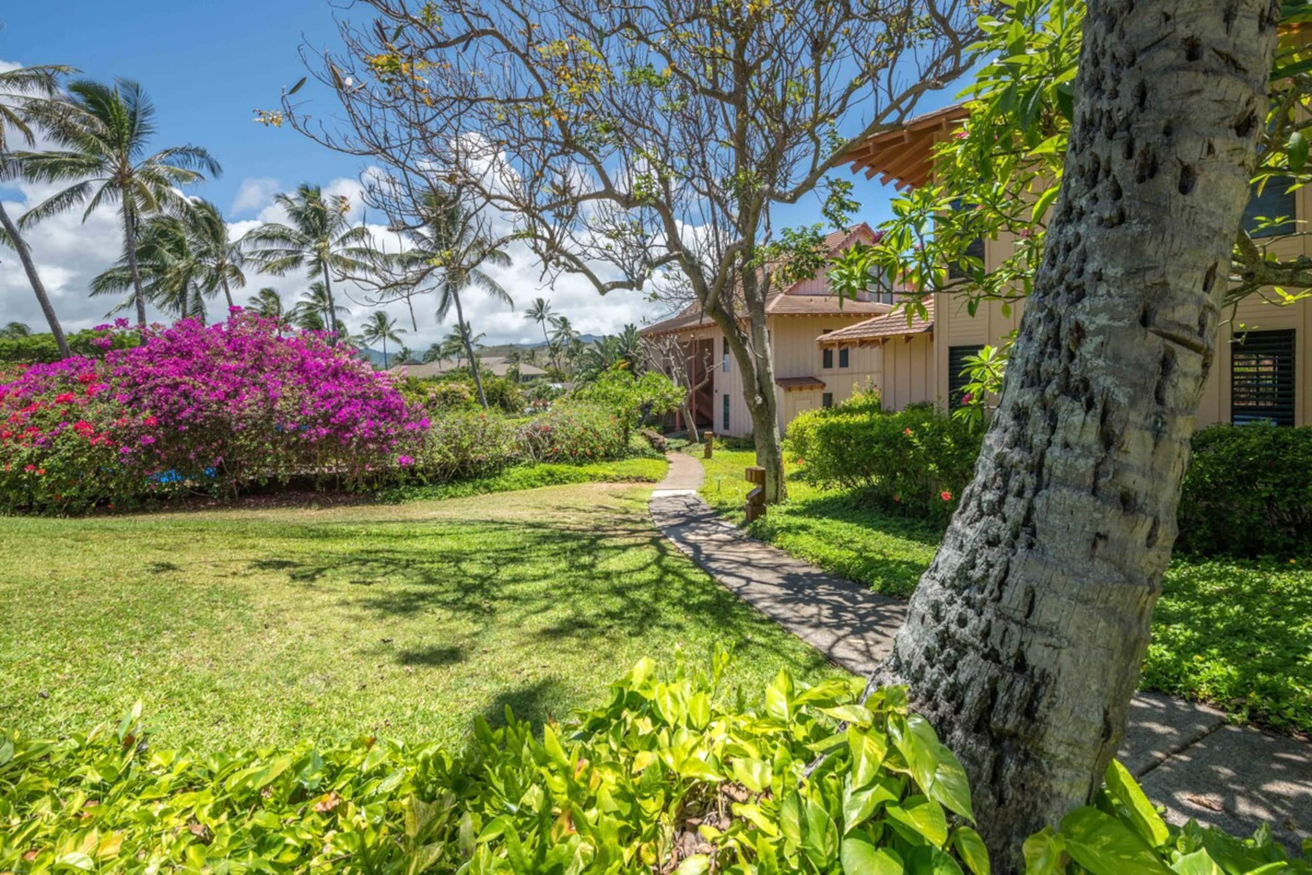 Poipu beachfront condo w/ lanai and pool access - Photo 27
