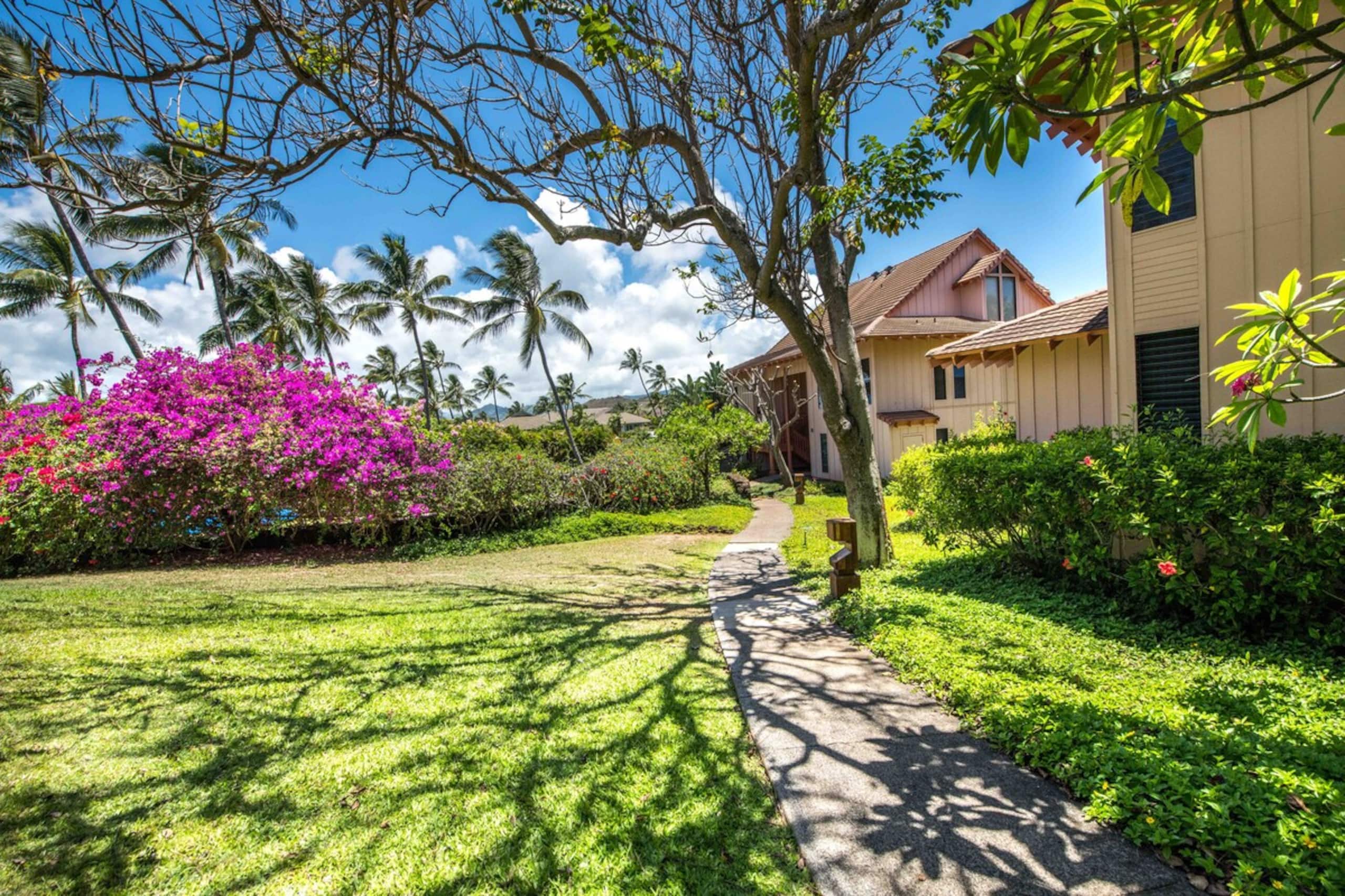 Poipu beachfront condo w/ lanai and pool access - Photo 26
