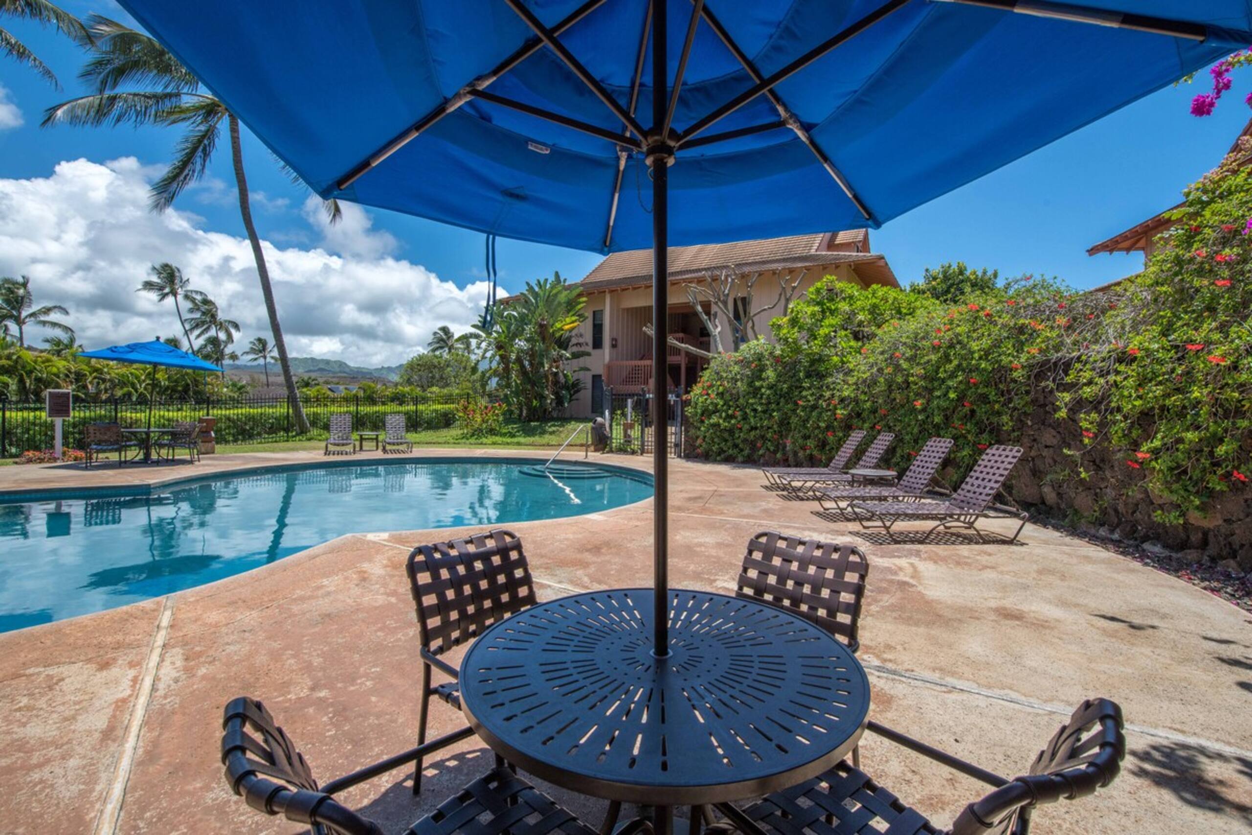 Poipu beachfront condo w/ lanai and pool access - Photo 24