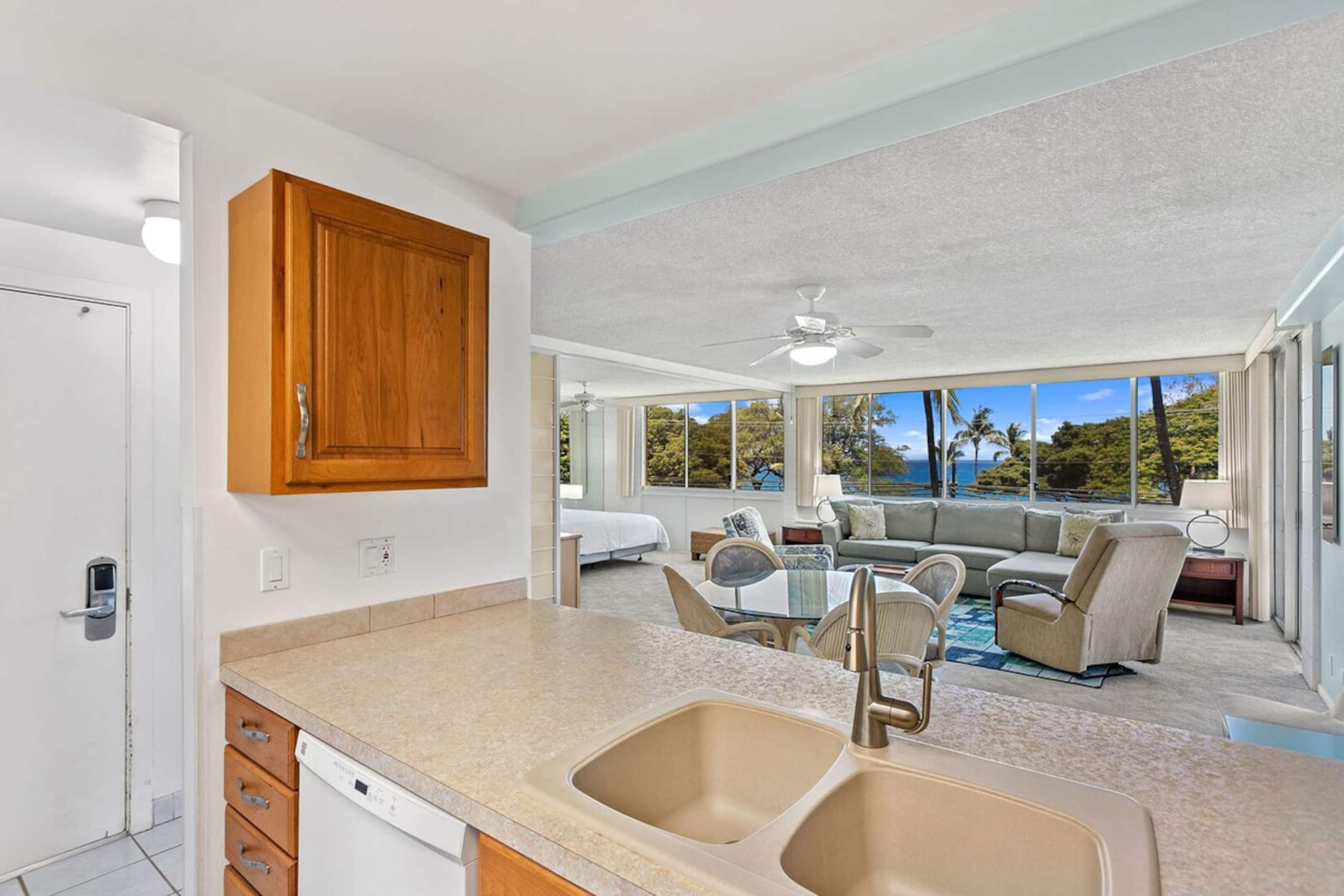 Haleakala Shores A-301, Panoramic Views, Split AC - Photo 9