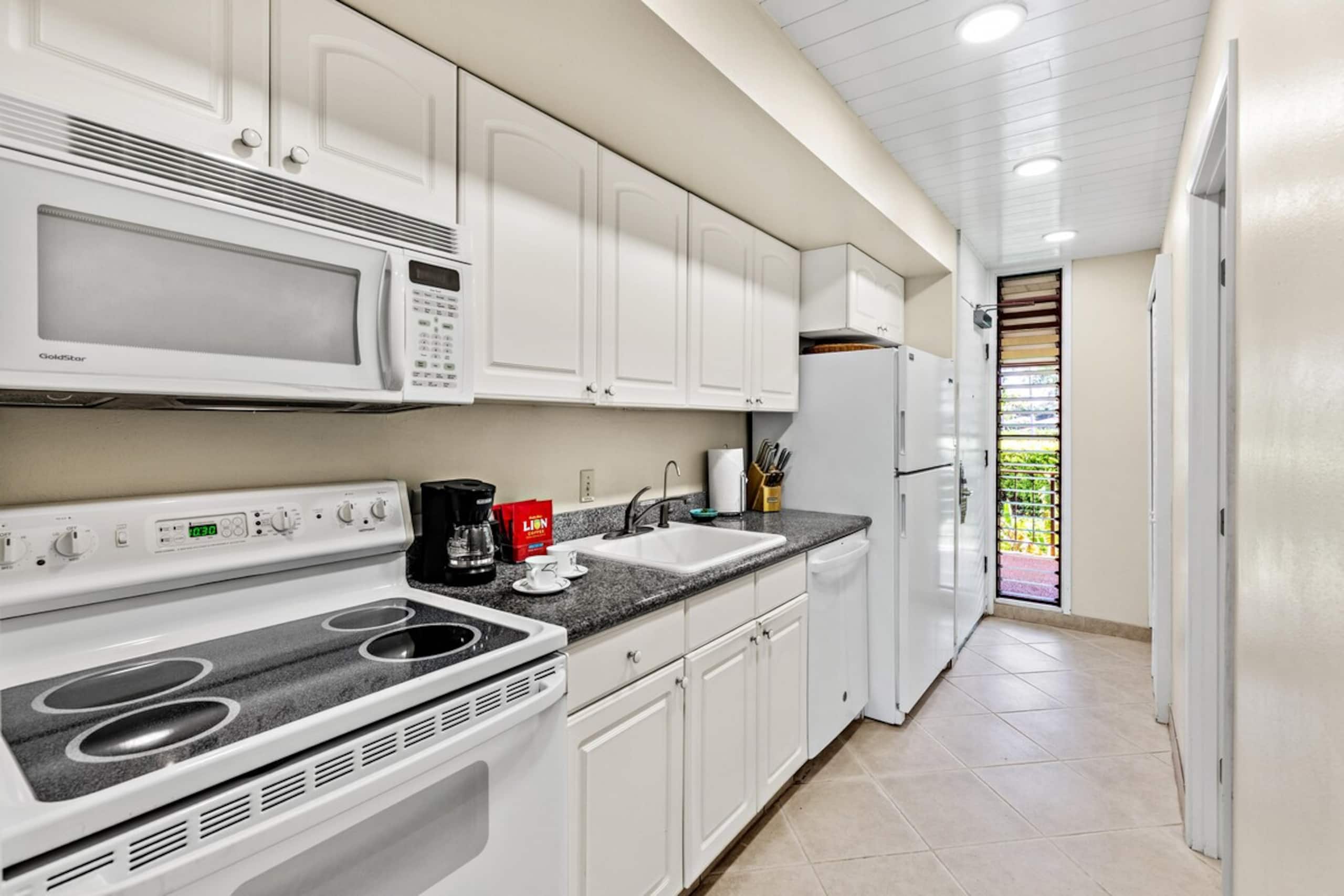 Great value Sleeps 3, Private Beach Club, walk Kaa - Photo 45