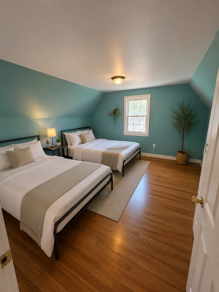 Spacious Room Near Salem Ma | Sleeps 4 - Lynn, MA