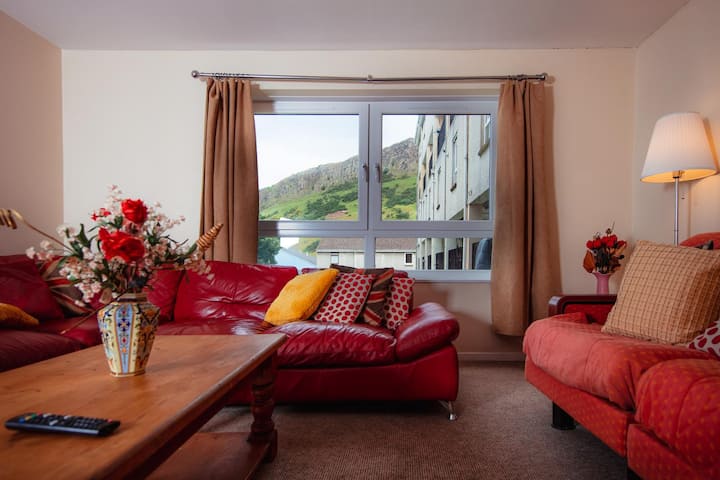 Lovely Arthurs Seat View 4 Bdrm Apartment - Édimbourg