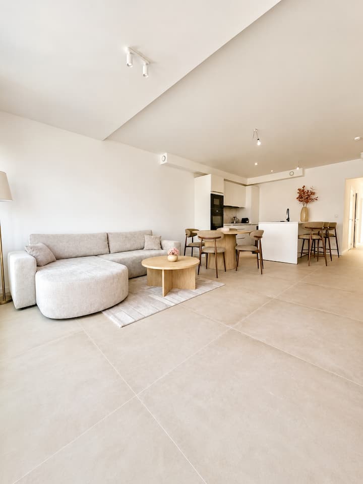Luxury 1br | Sofa Bed | Patio | 7min To Beach - Oostende