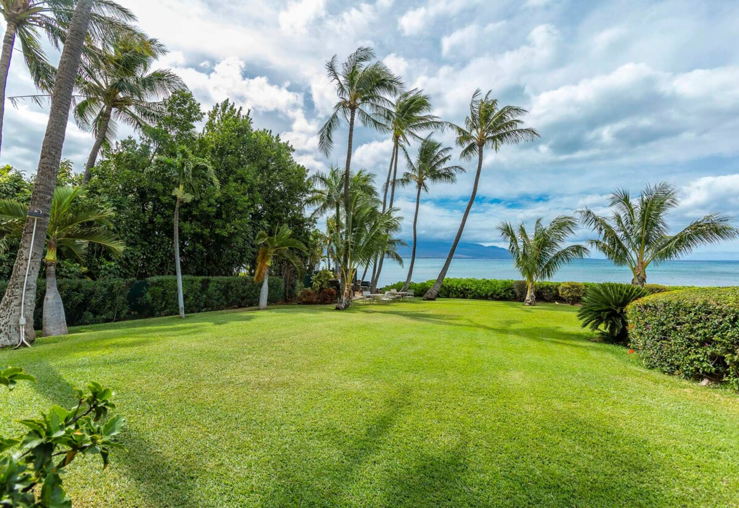 Beachfront condo w/ pool and hot tub Maui - Main photo
