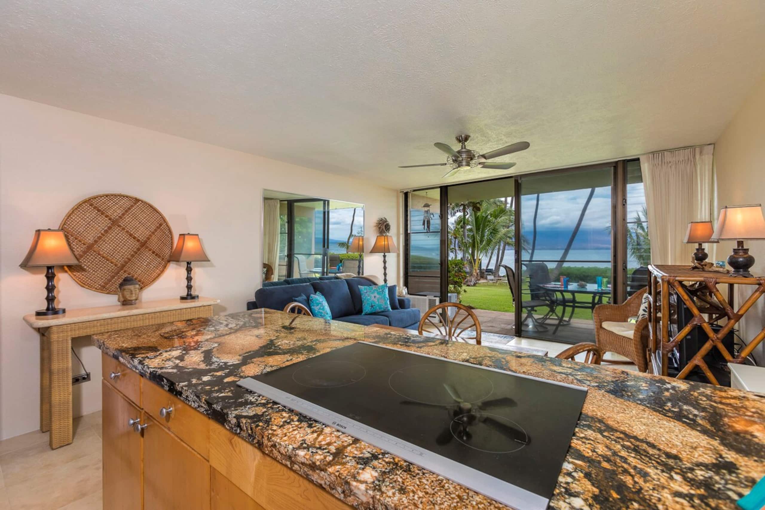 Beachfront condo w/ pool and hot tub Maui - Photo 13