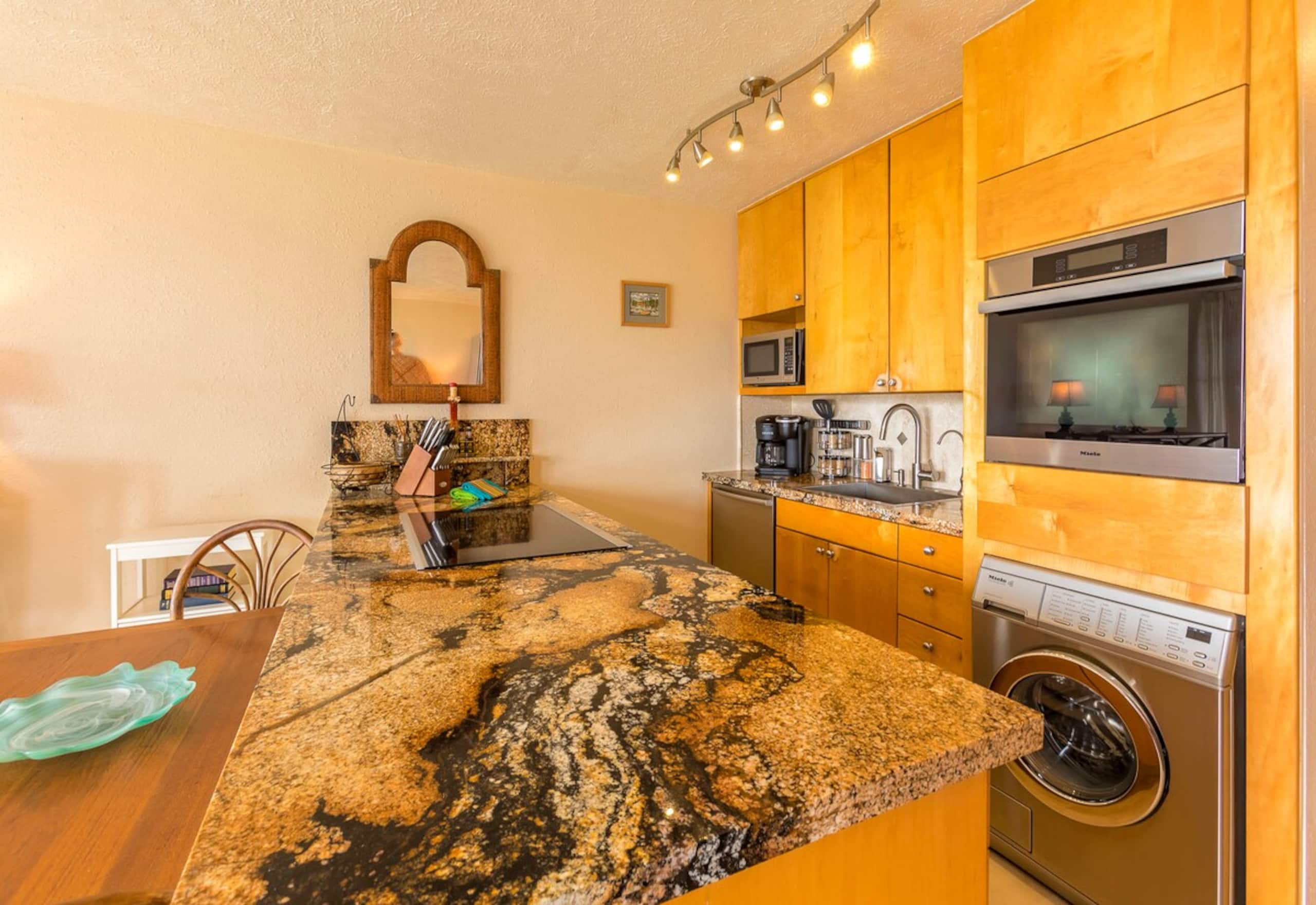 Beachfront condo w/ pool and hot tub Maui - Photo 17