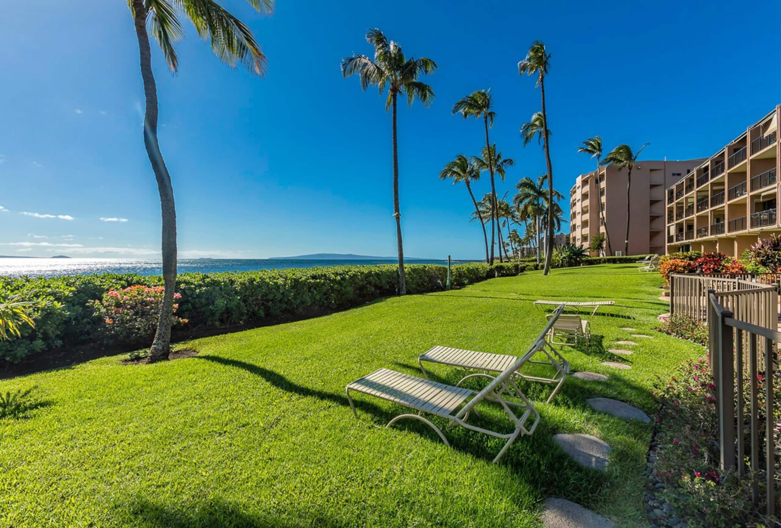 Beachfront condo w/ pool and hot tub Maui - Photo 36