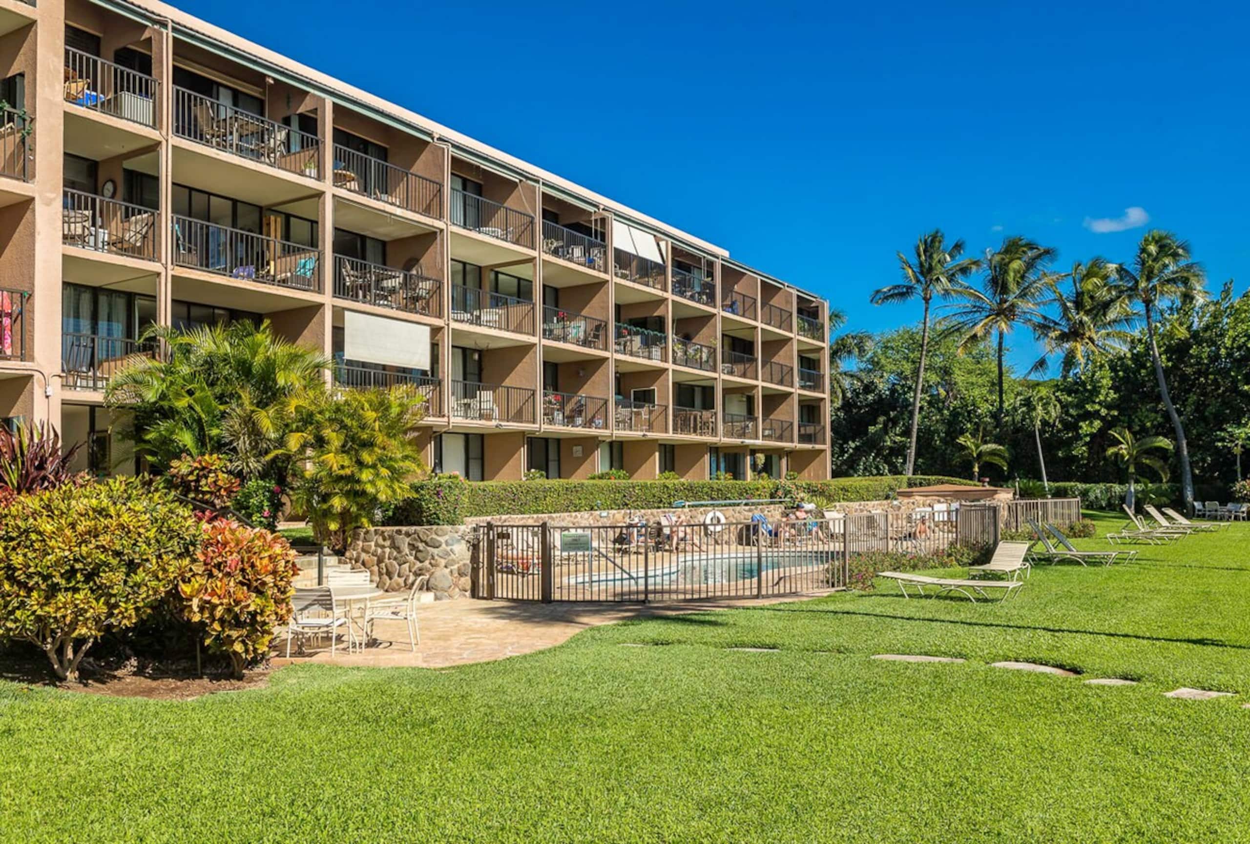 Beachfront condo w/ pool and hot tub Maui - Photo 38