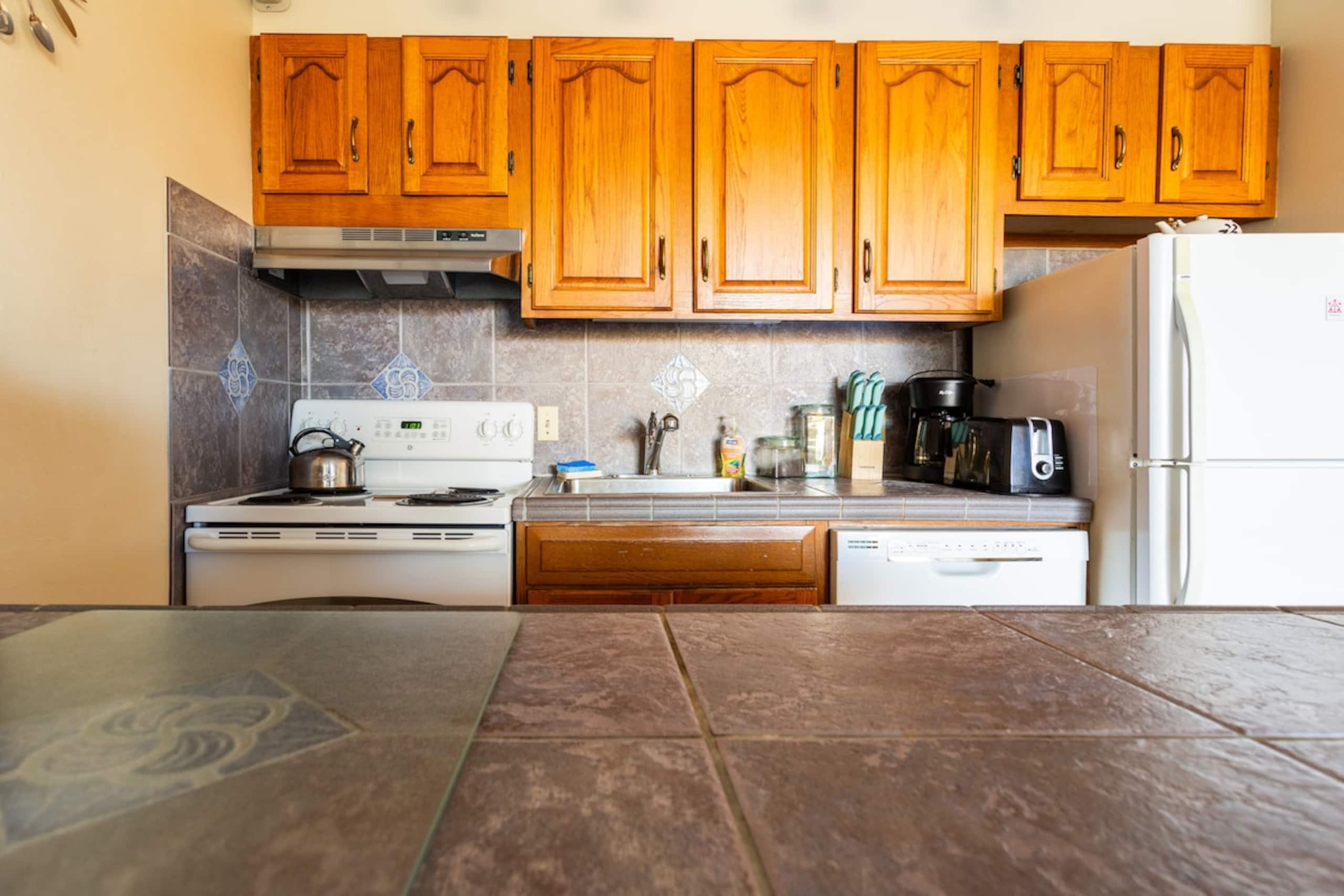 Affordable Maui Accommod. in a HOTEL Zoned Resort - Photo 9