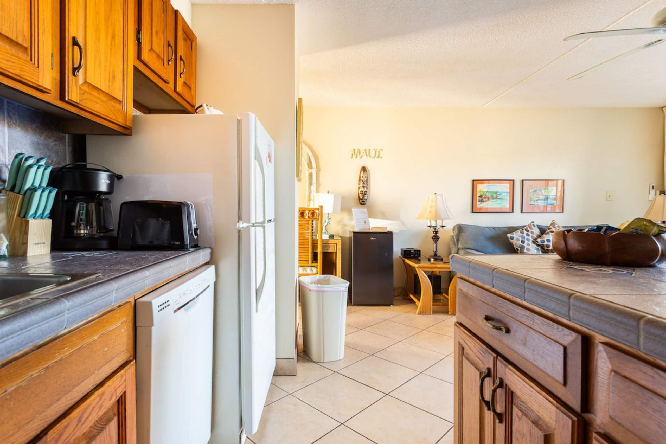 Affordable Maui Accommod. in a HOTEL Zoned Resort - Photo 10