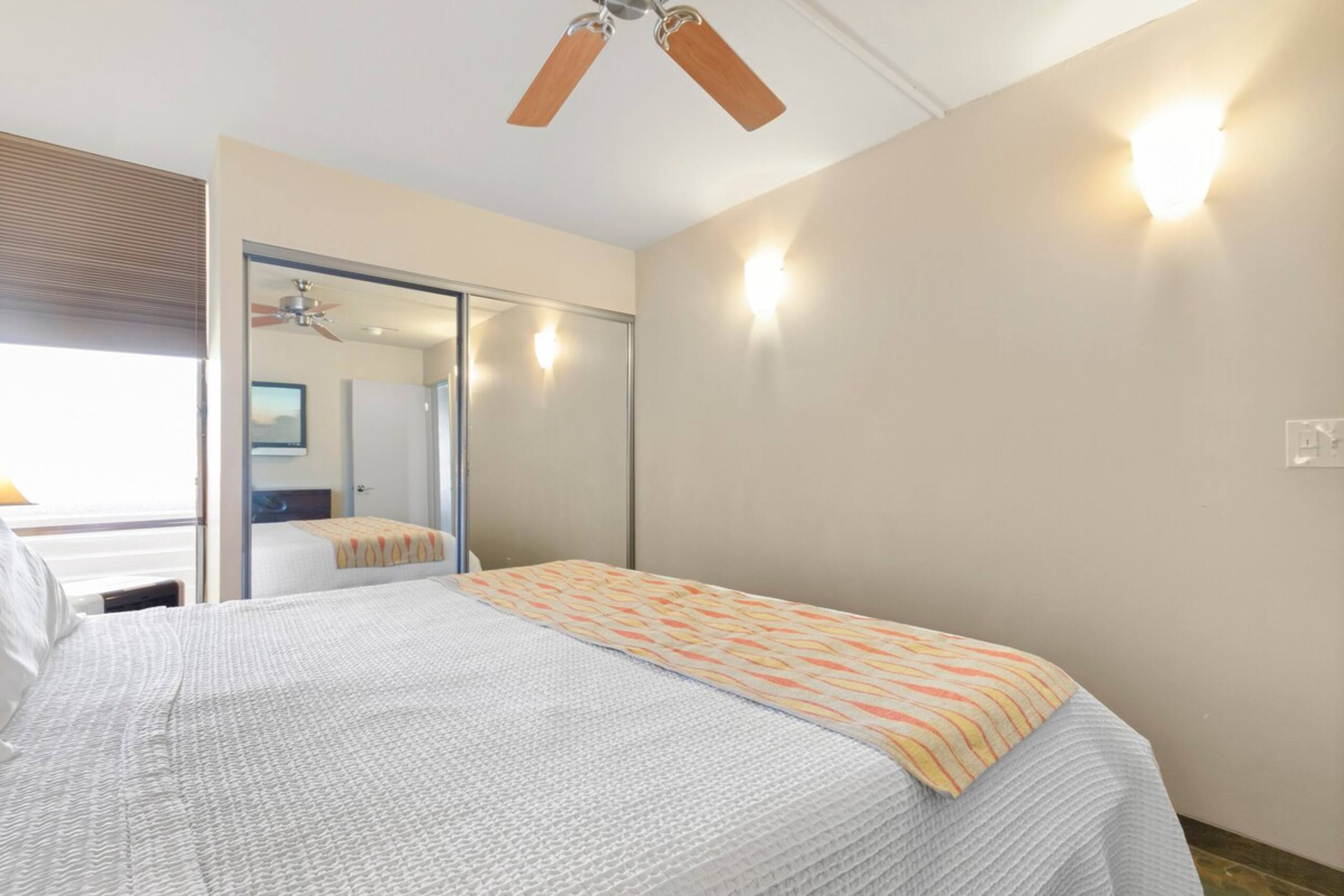 Panoramic Ocean View Fully Renovated A/C LEI203 - Photo 12