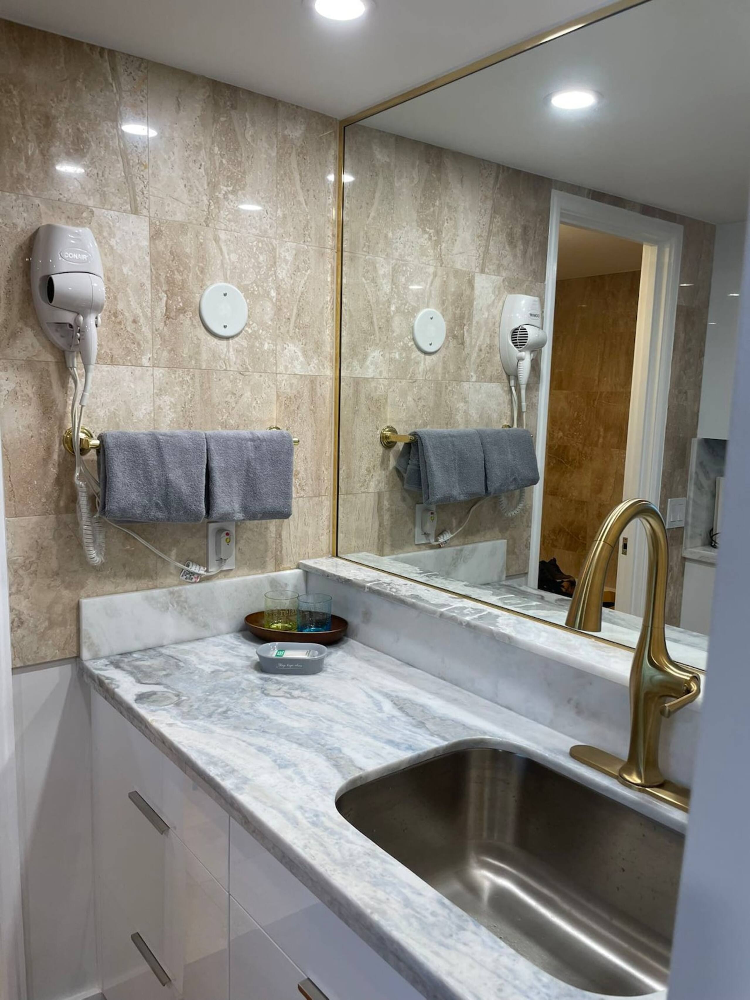 Spacious Waikiki studio with balcony - Photo 13