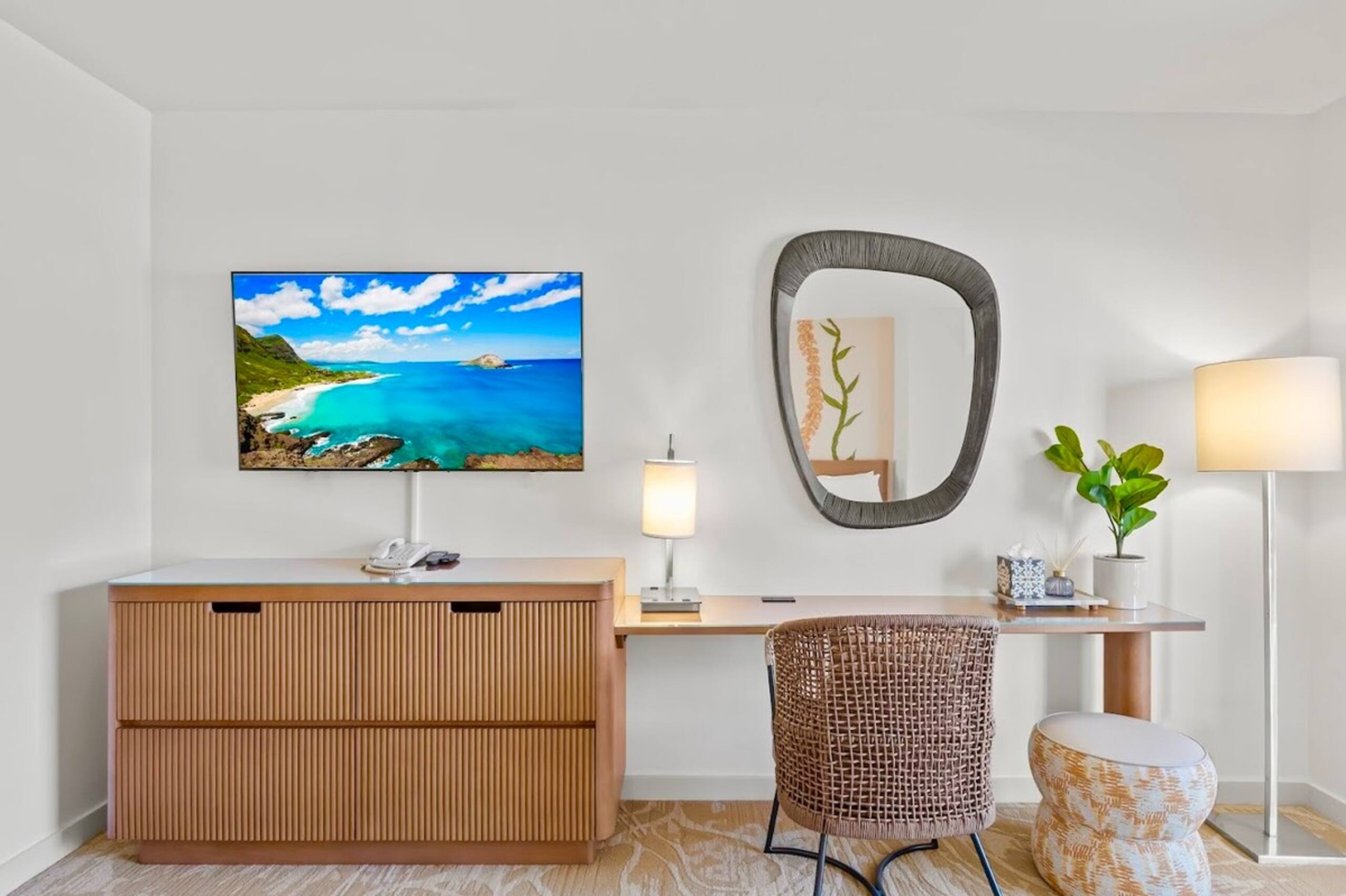 Ala Moana Hotel Studio Deluxe Double Room - Photo 7
