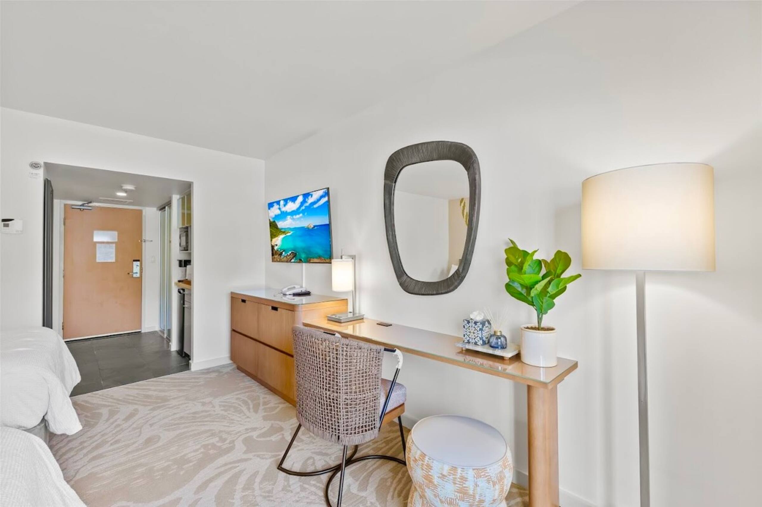 Ala Moana Hotel Studio Deluxe Double Room - Photo 9
