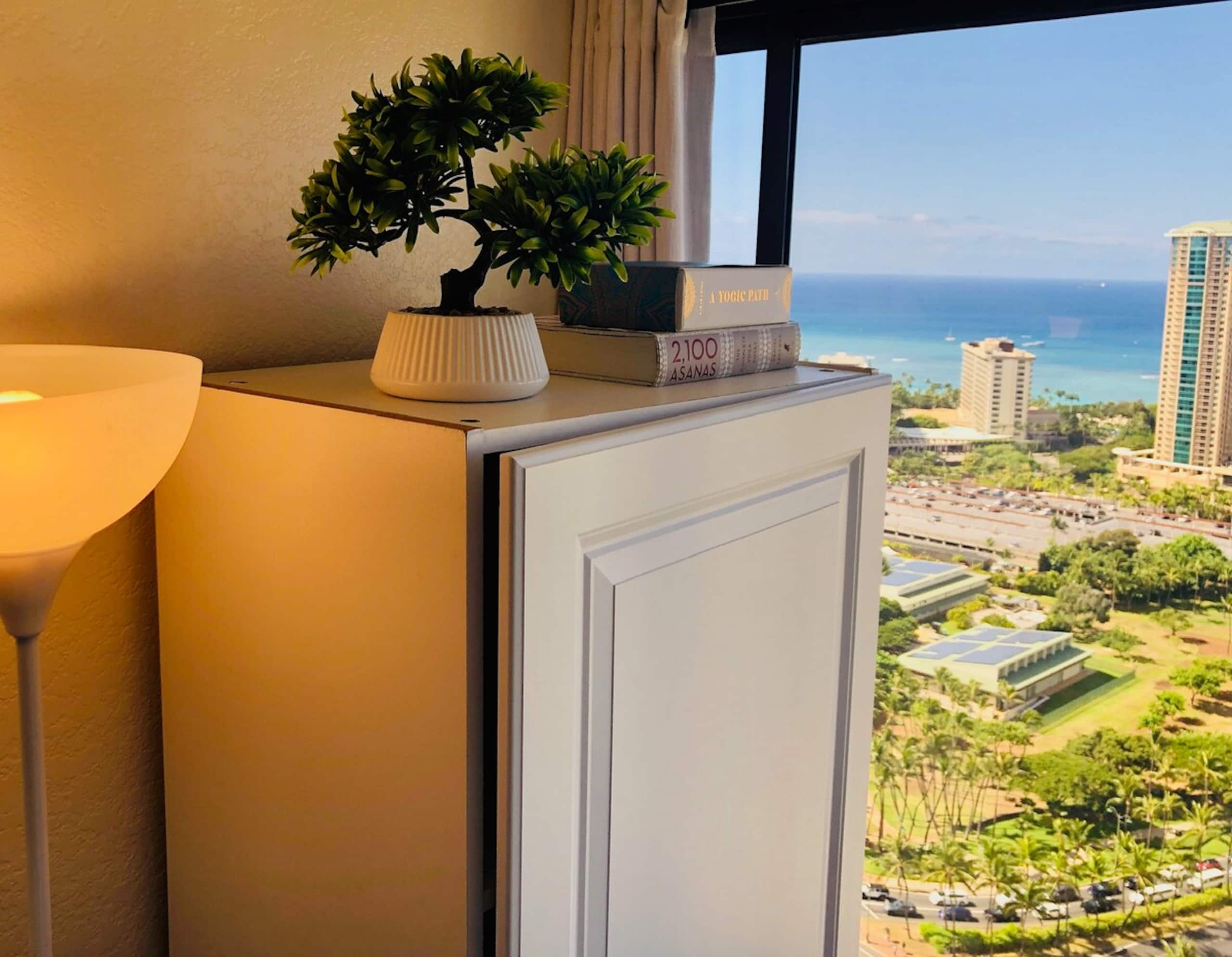 Full Ocean View Unit Waikiki condo kitchenette - Photo 8