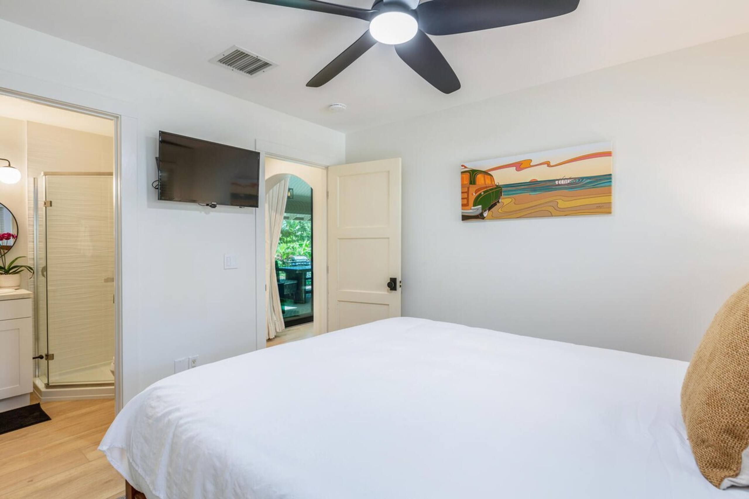 Luxurious 4BR/3.5BA House AC, Short Walk To Beach - Photo 22