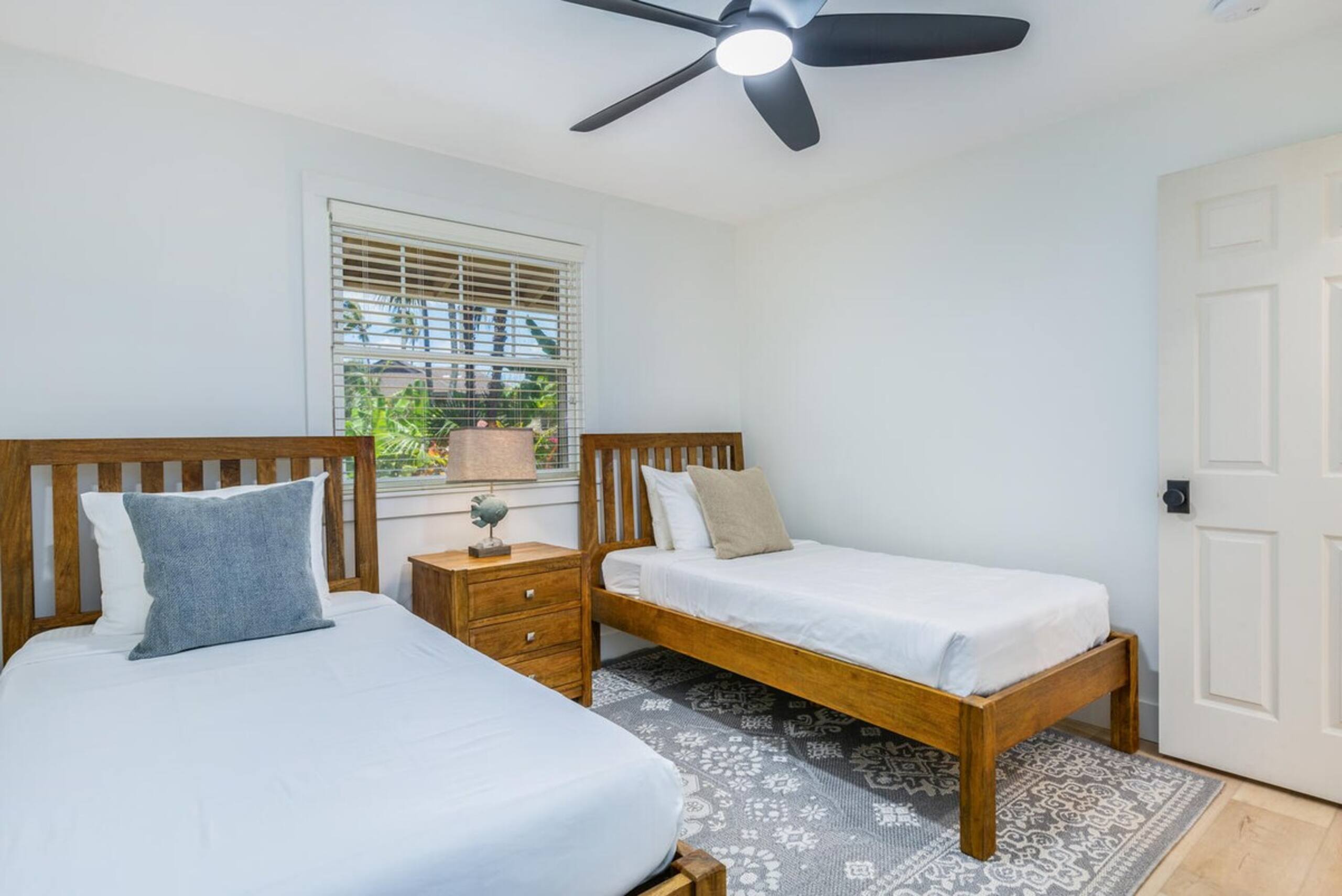Luxurious 4BR/3.5BA House AC, Short Walk To Beach - Photo 27