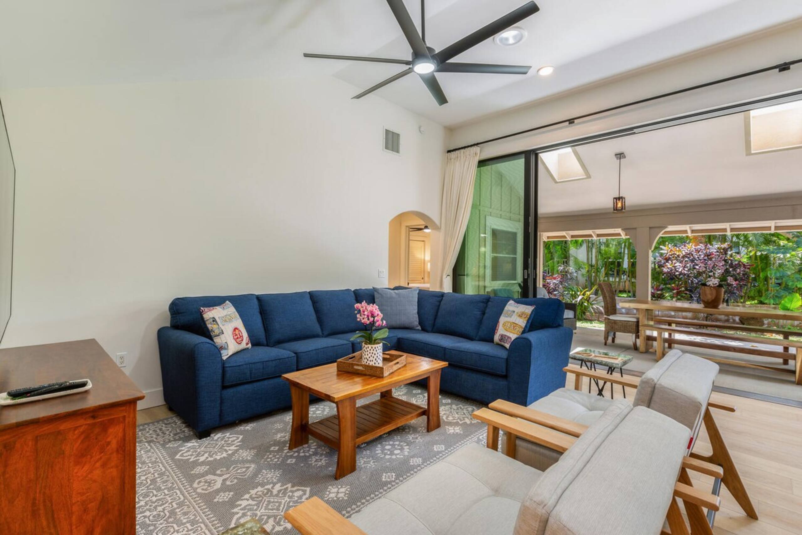 Luxurious 4BR/3.5BA House AC, Short Walk To Beach - Photo 13