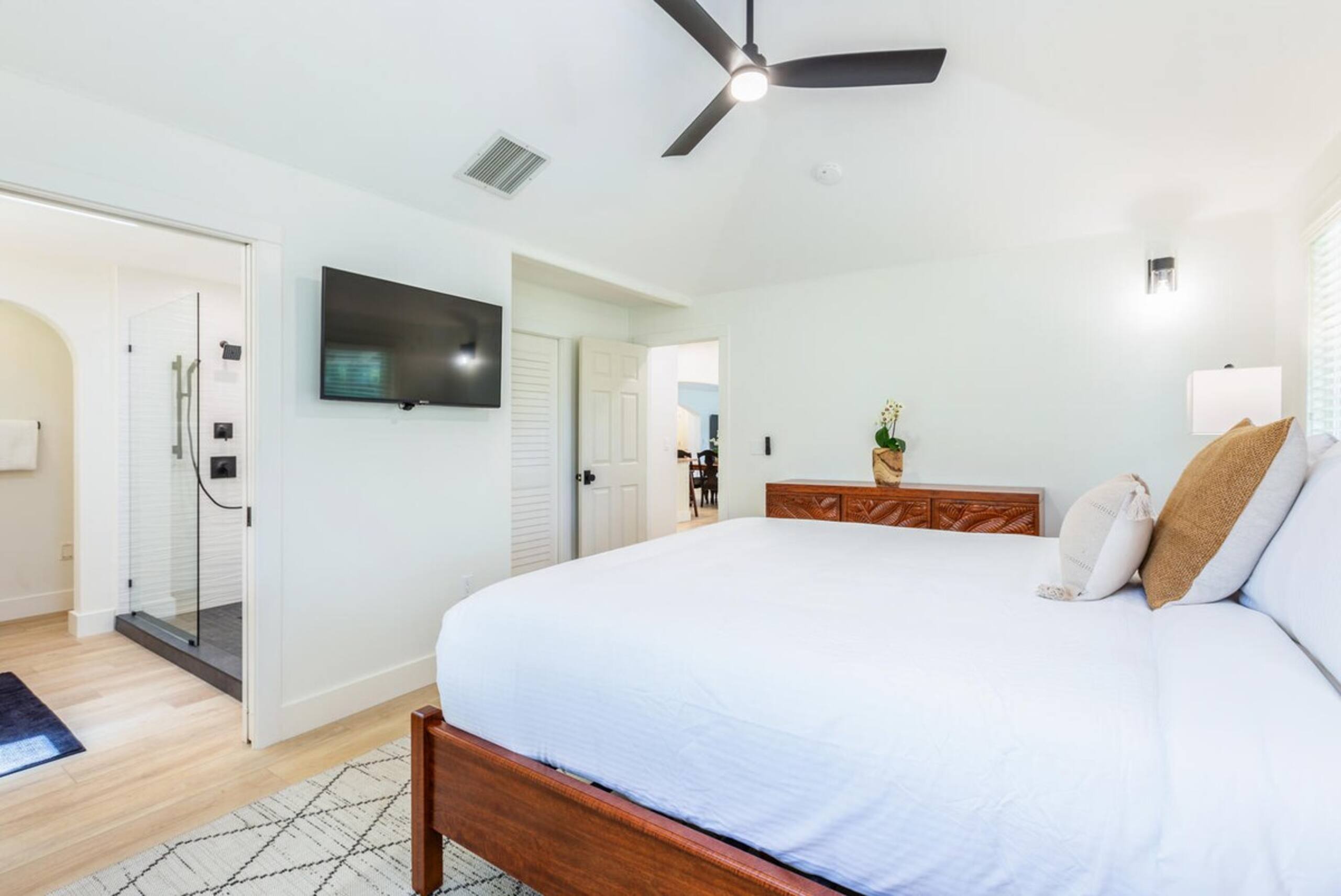 Luxurious 4BR/3.5BA House AC, Short Walk To Beach - Photo 16