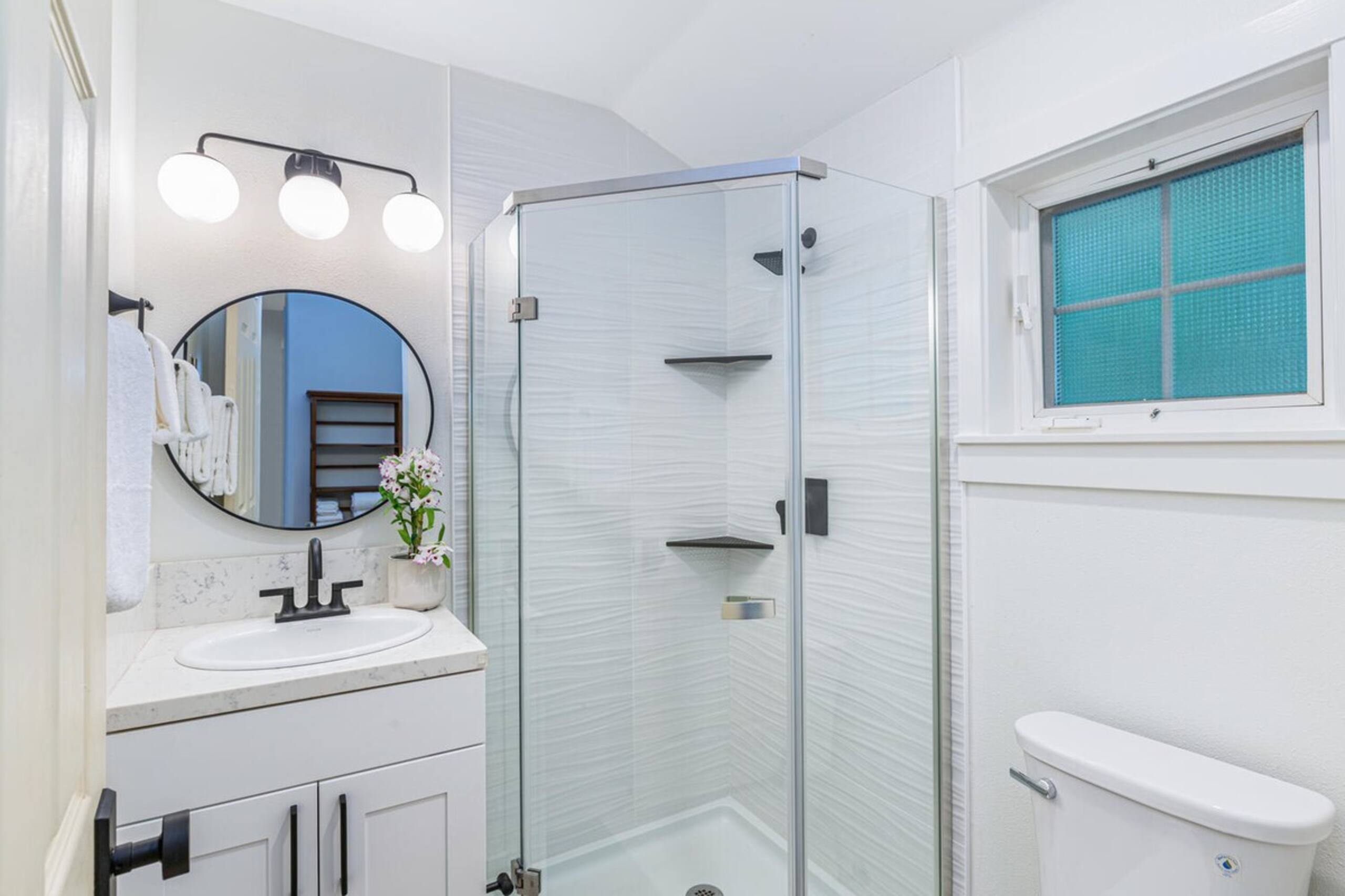 Luxurious 4BR/3.5BA House AC, Short Walk To Beach - Photo 26