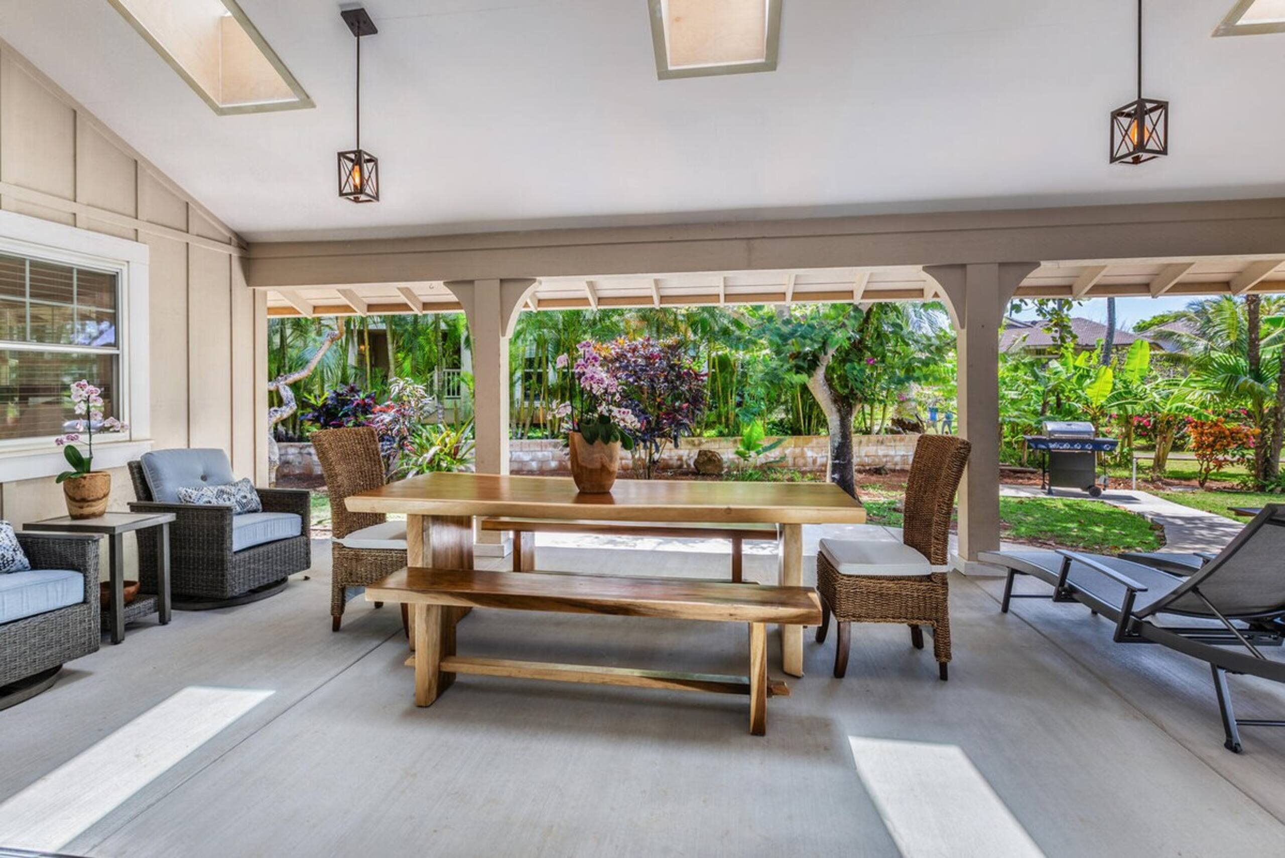 Luxurious 4BR/3.5BA House AC, Short Walk To Beach - Photo 9