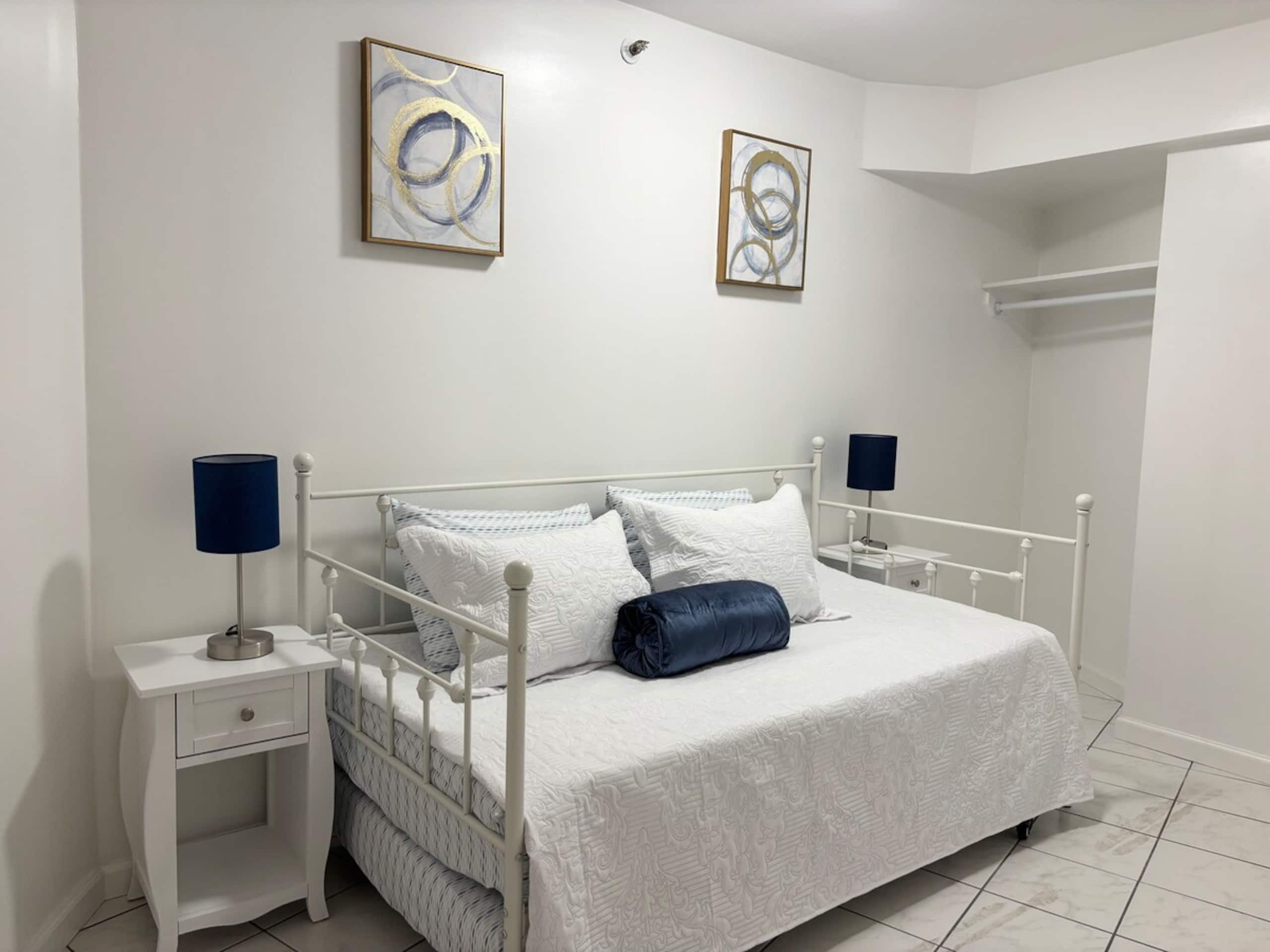 2BR+Den Ocean View Free Parking - Photo 9