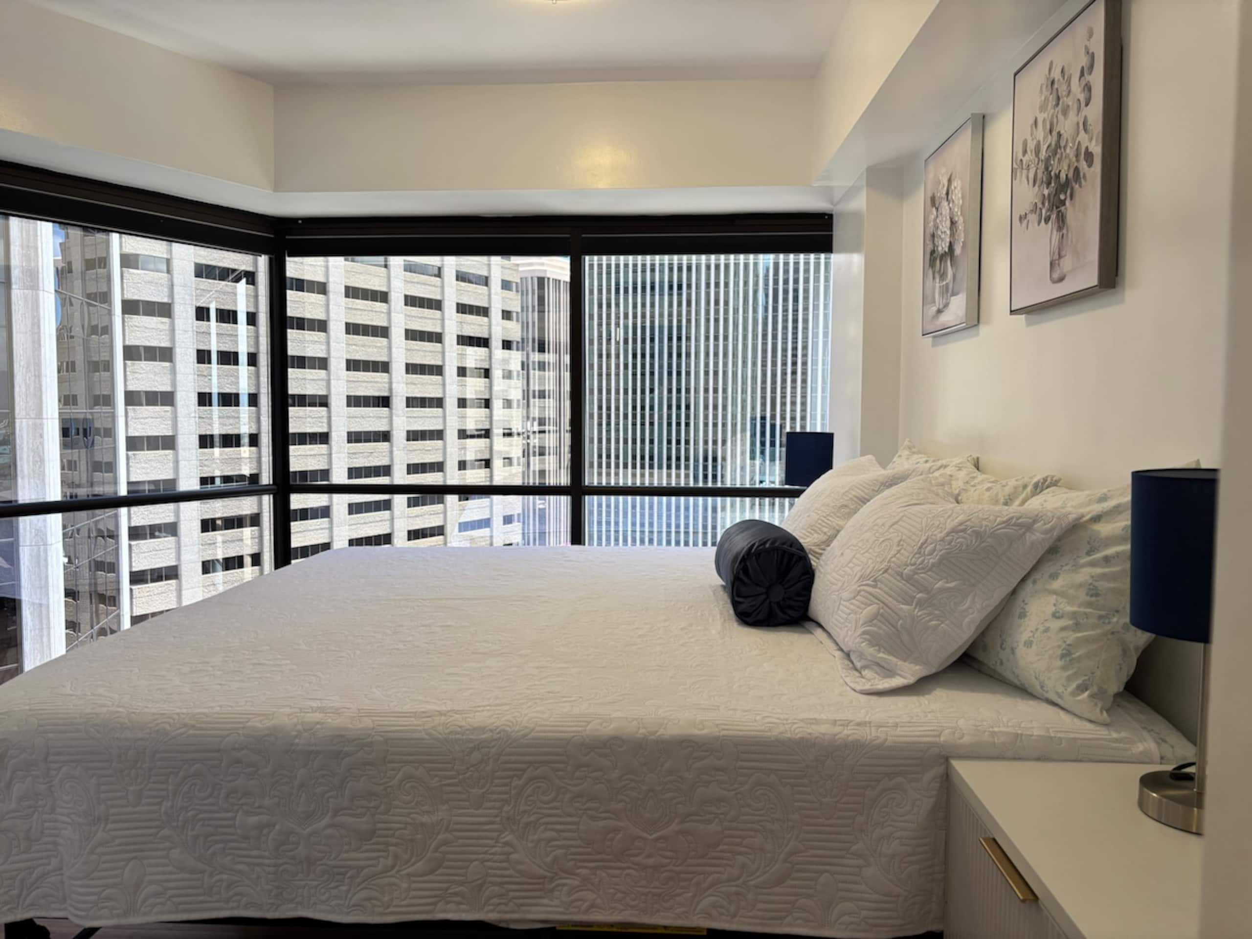 2BR+Den Ocean View Free Parking - Photo 7