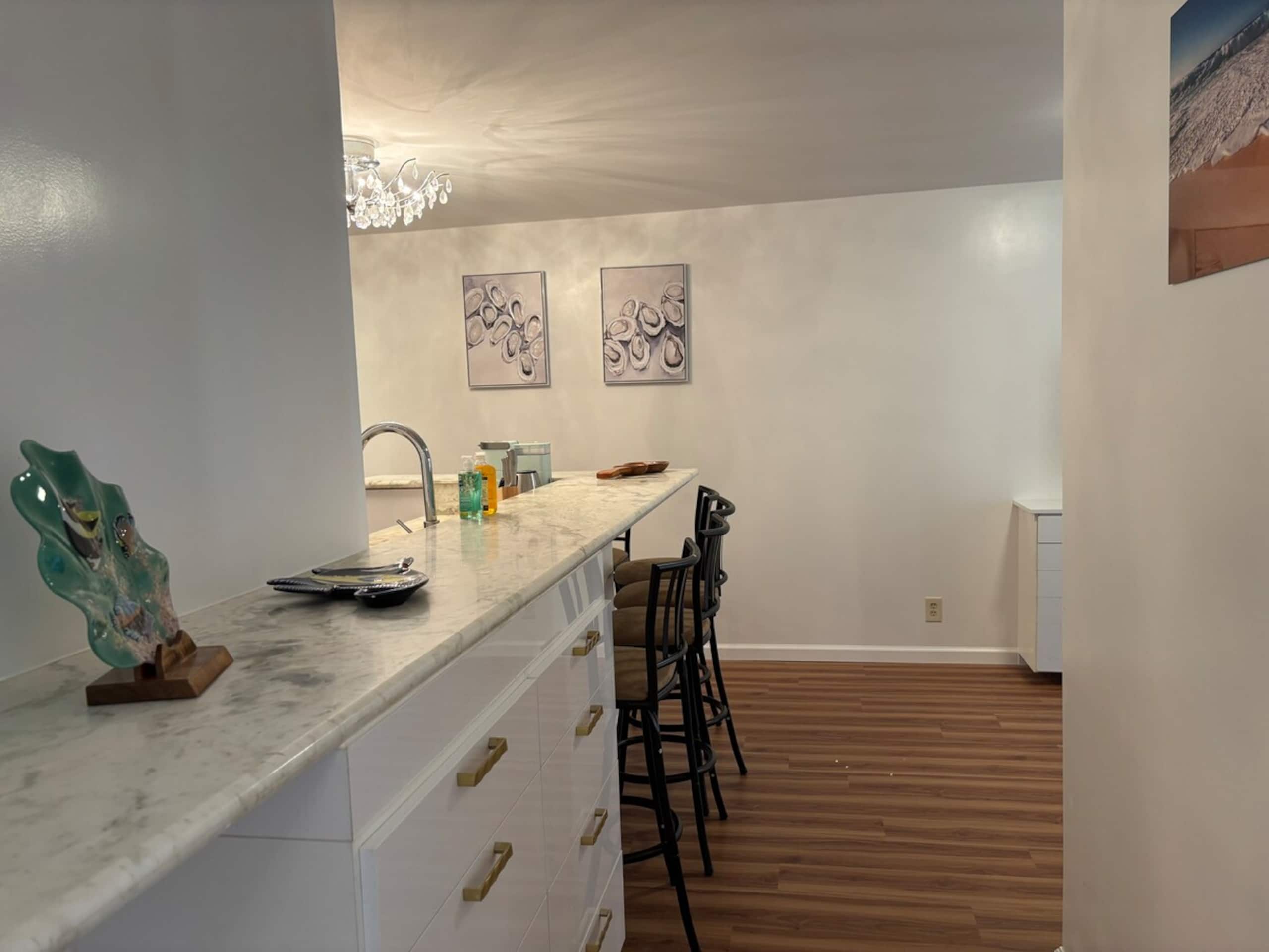 2BR+Den Ocean View Free Parking - Photo 4